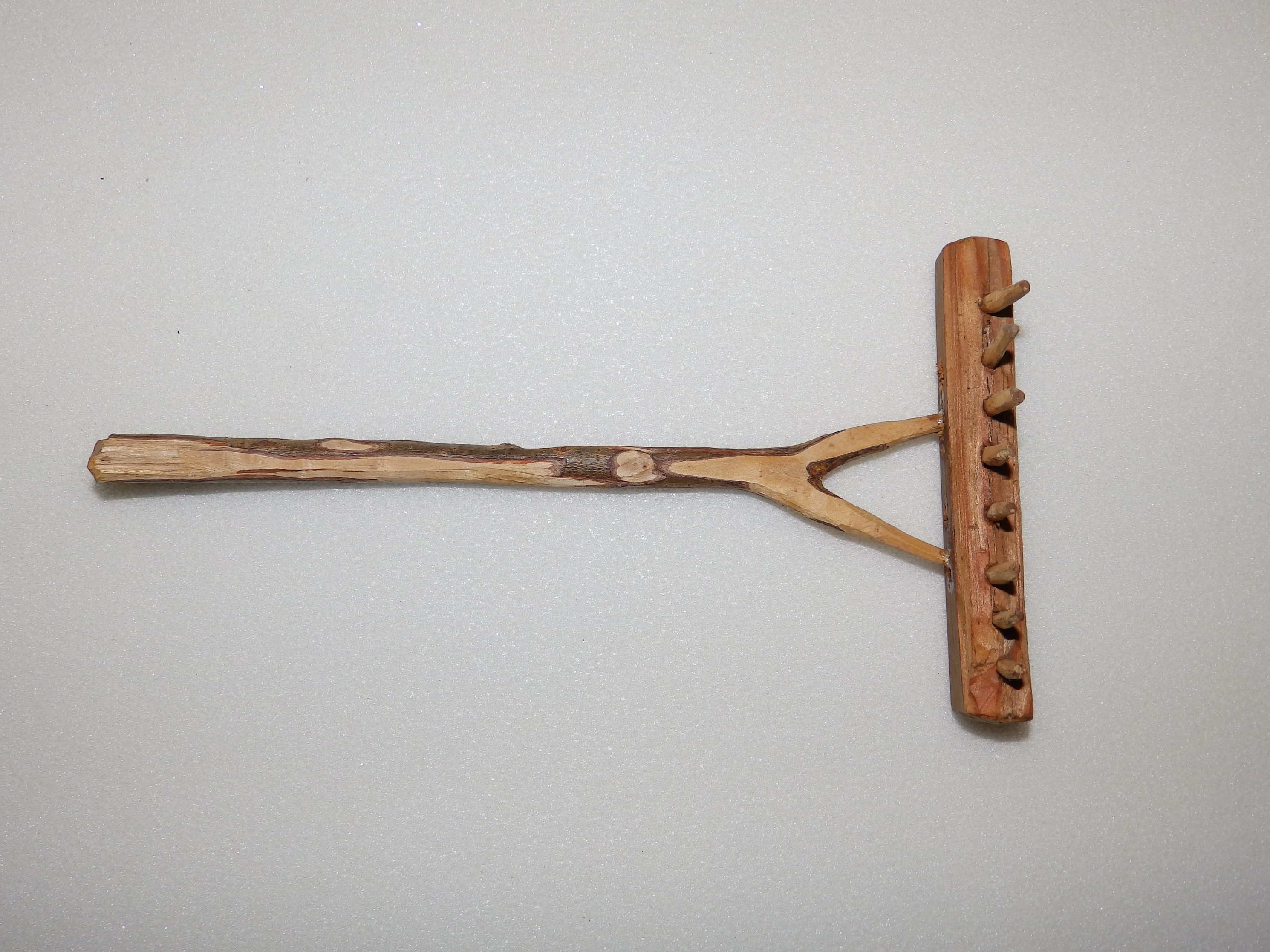 Gereblye, ágas nyelű (játékszer) (Herman Ottó Múzeum, Miskolc CC BY-NC-SA)