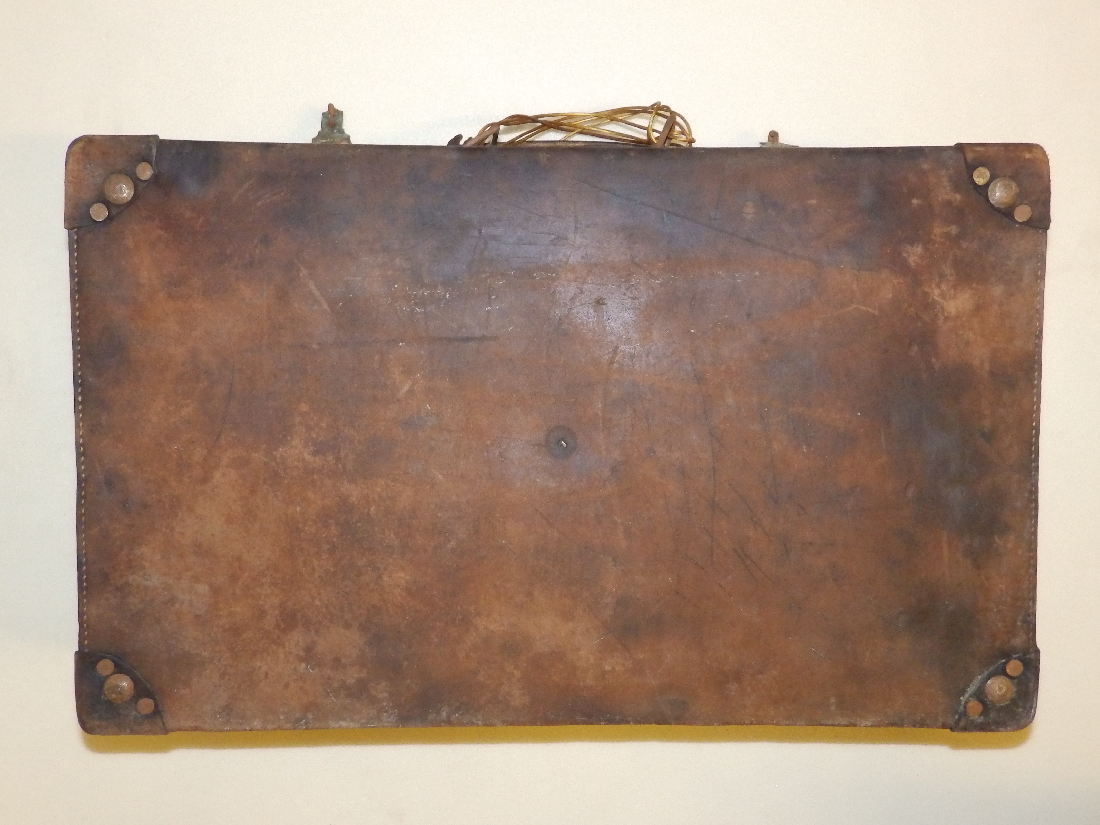 bőrönd (Herman Ottó Múzeum, Miskolc CC BY-NC-SA)