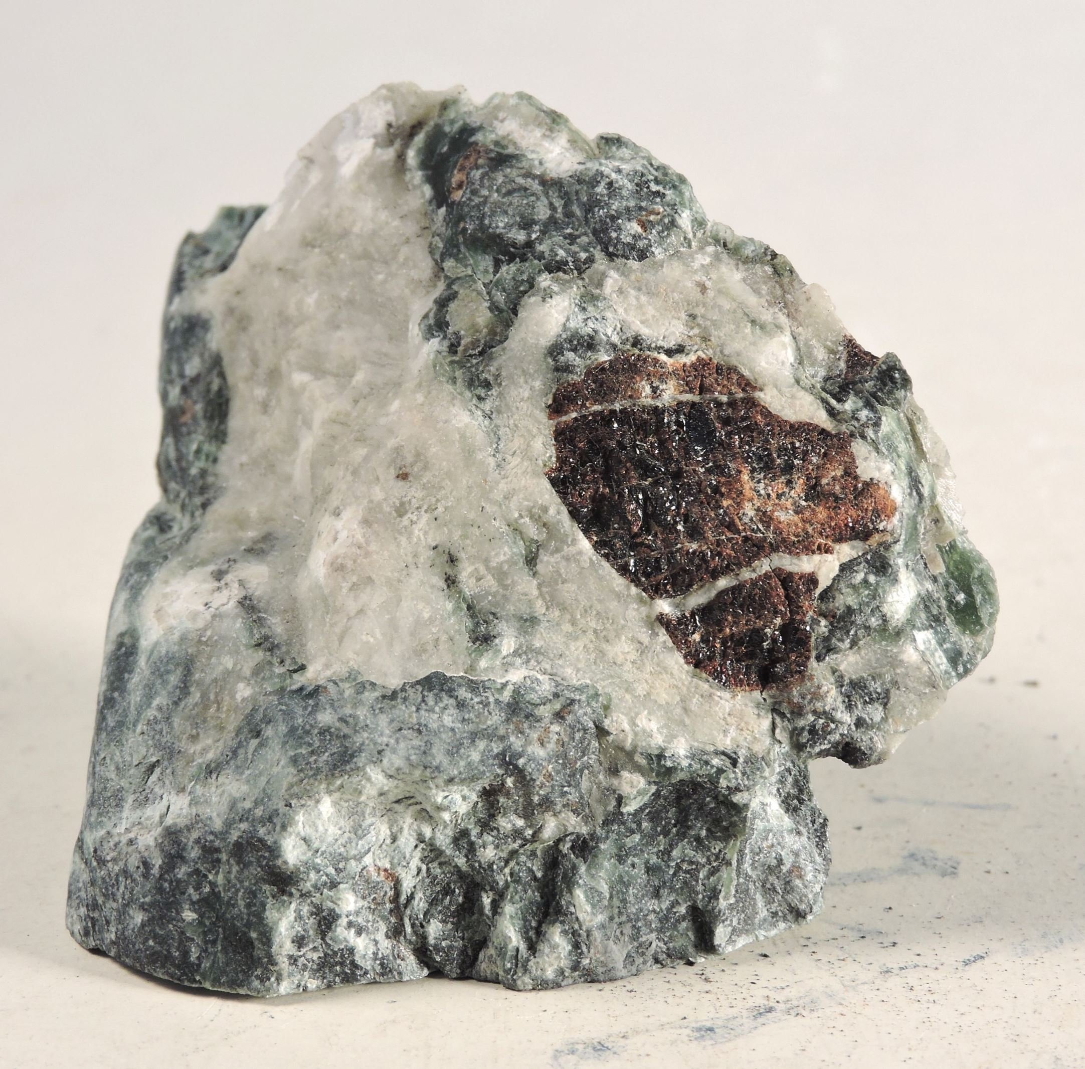 Titánklinohumit (Herman Ottó Múzeum CC BY-NC-SA)