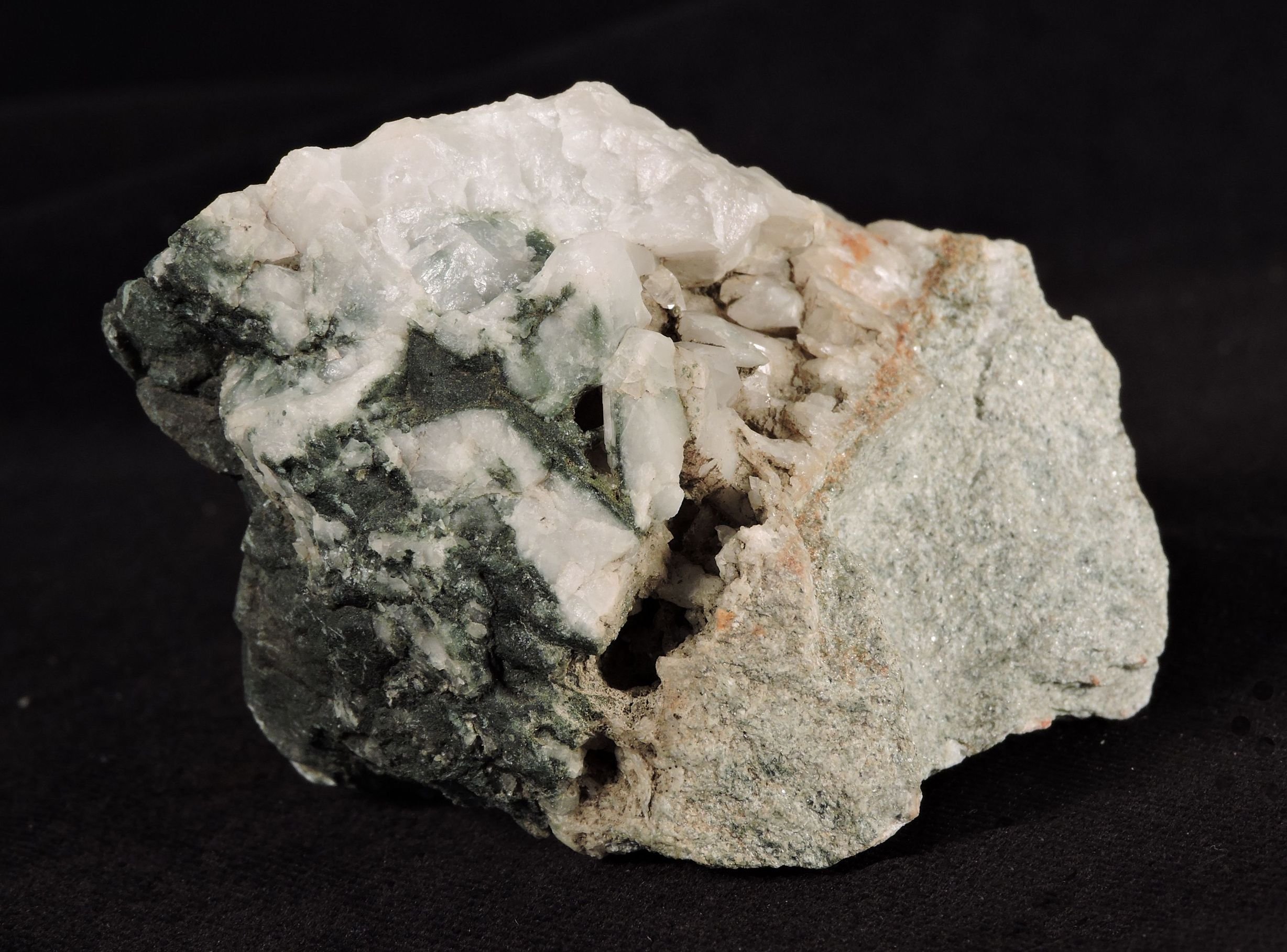 Klorit, kvarc (Herman Ottó Múzeum CC BY-NC-SA)