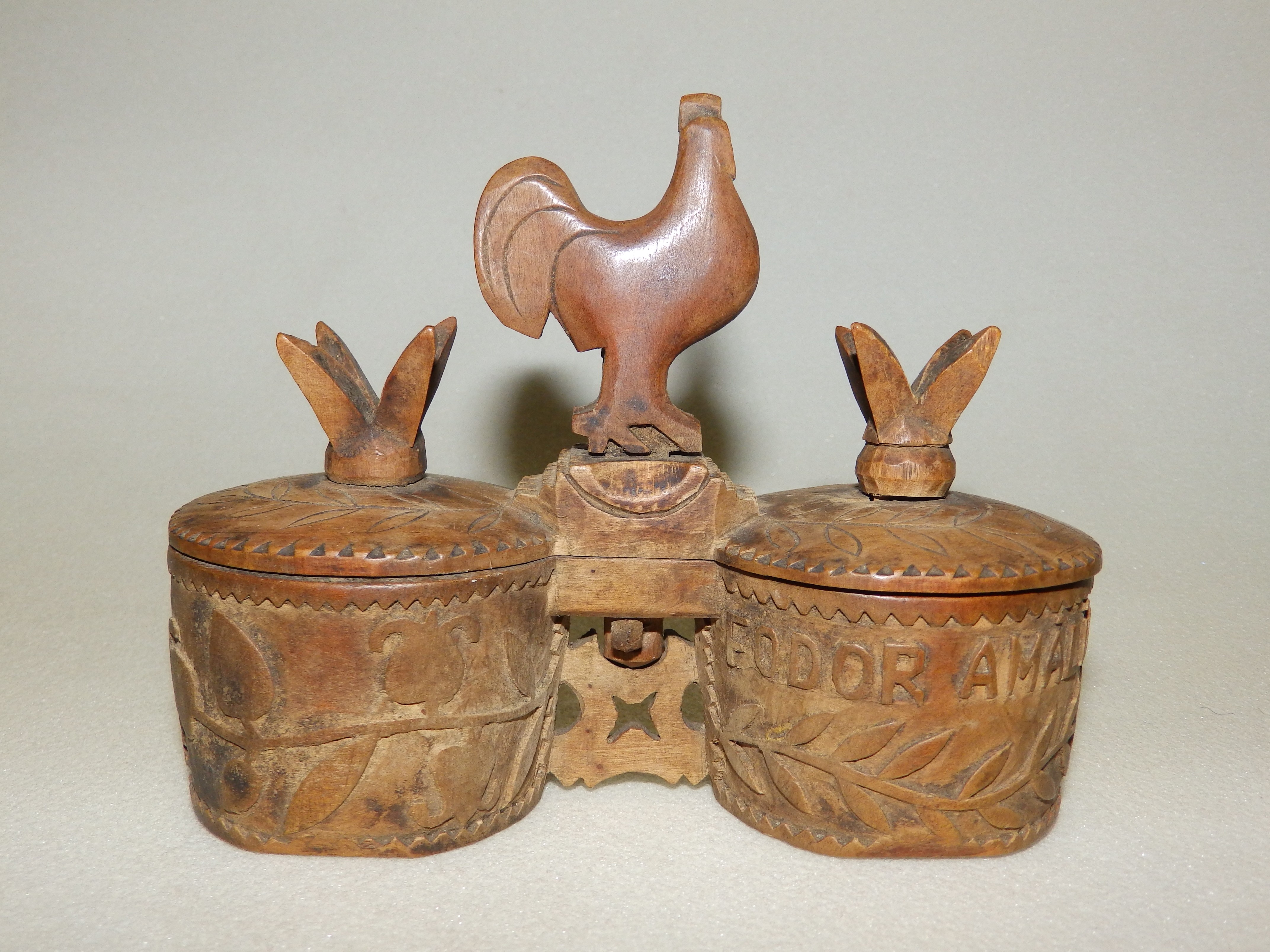 Paprika-sótartó `kakasos` (Herman Ottó Múzeum CC BY-NC-SA)