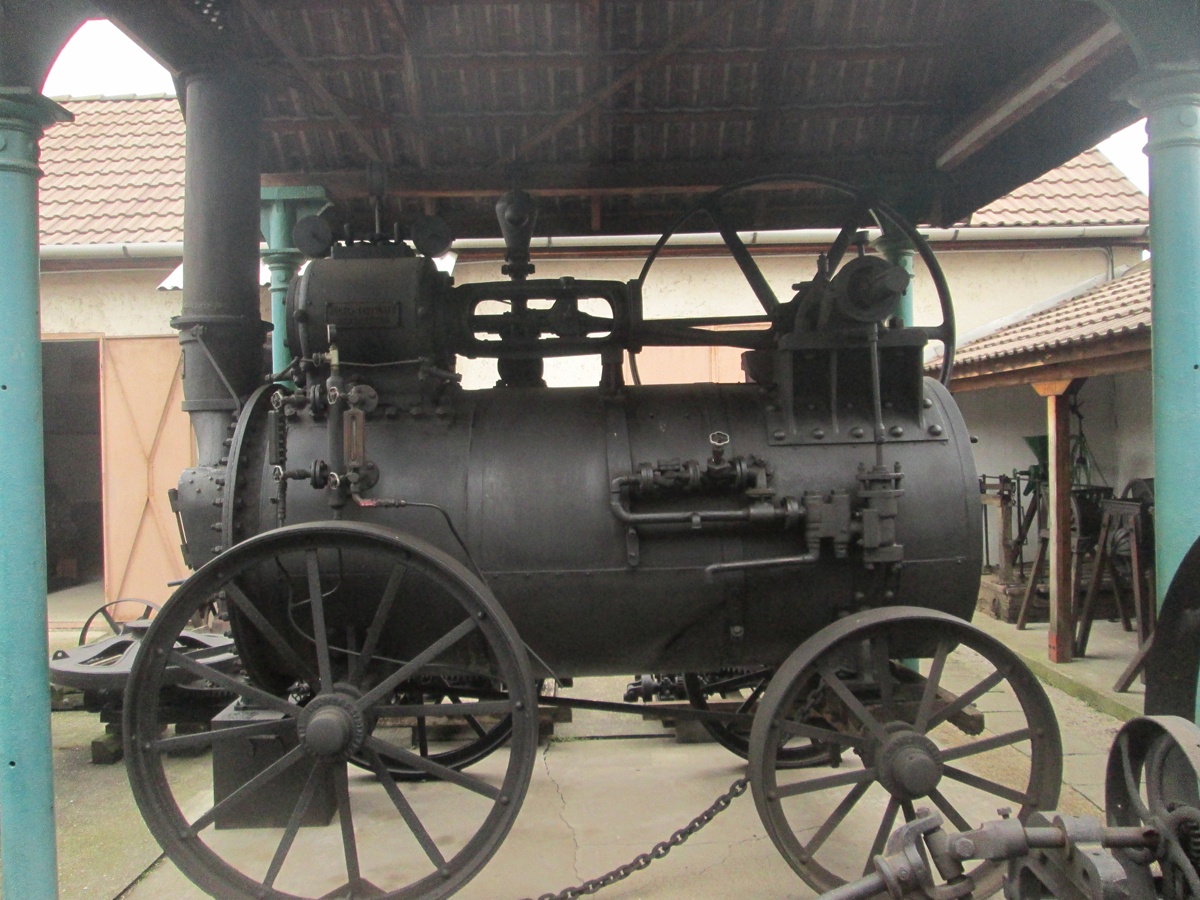 Gőz üzemű lokomobilok (Hajdu Ráfis János Mezőgazdasági Gépmúzeum, Mezőkövesd CC BY-NC-SA)
