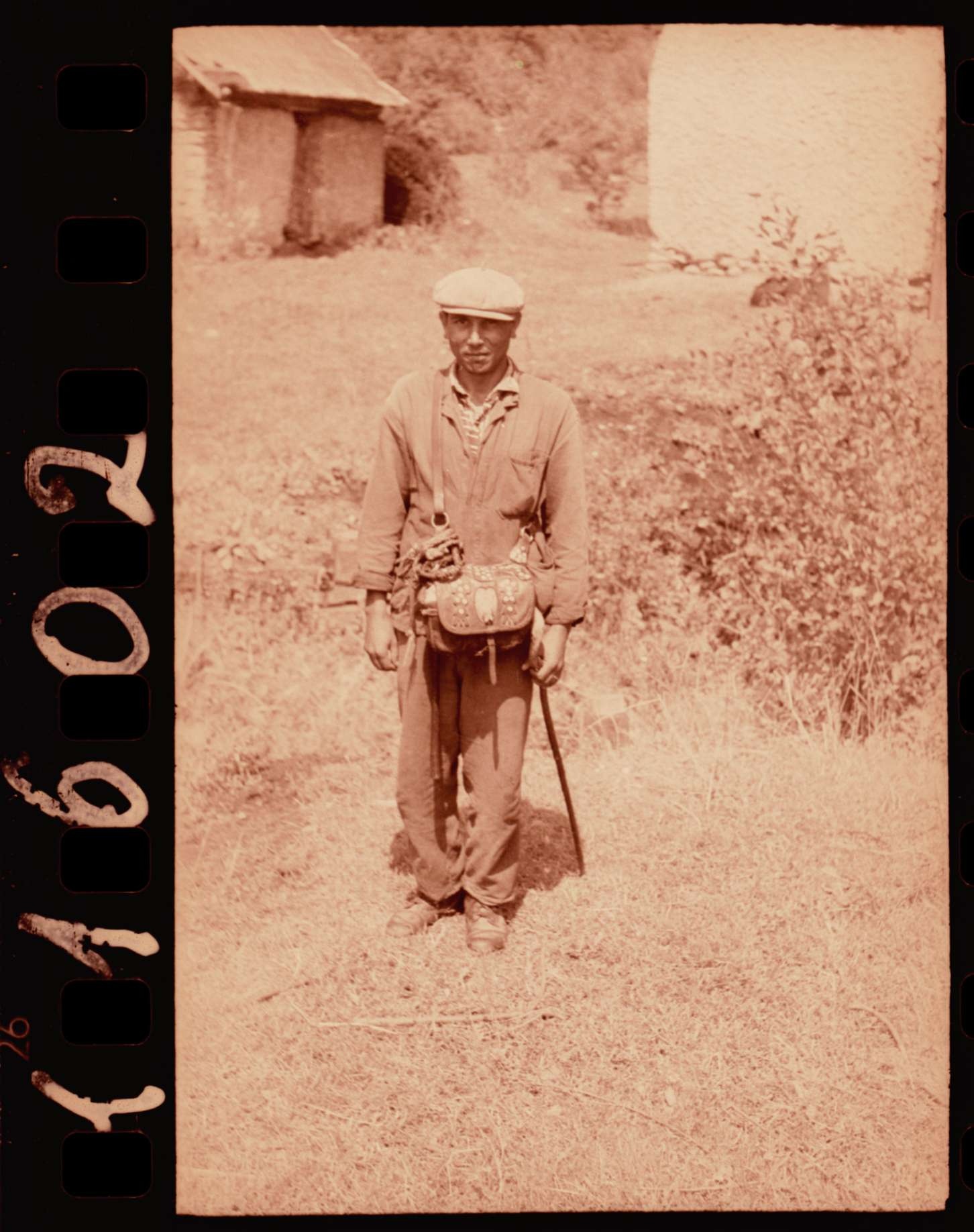 Cigány kecskepásztor díszes bőrtarisznyával (Herman Ottó Múzeum, Miskolc CC BY-NC-SA)