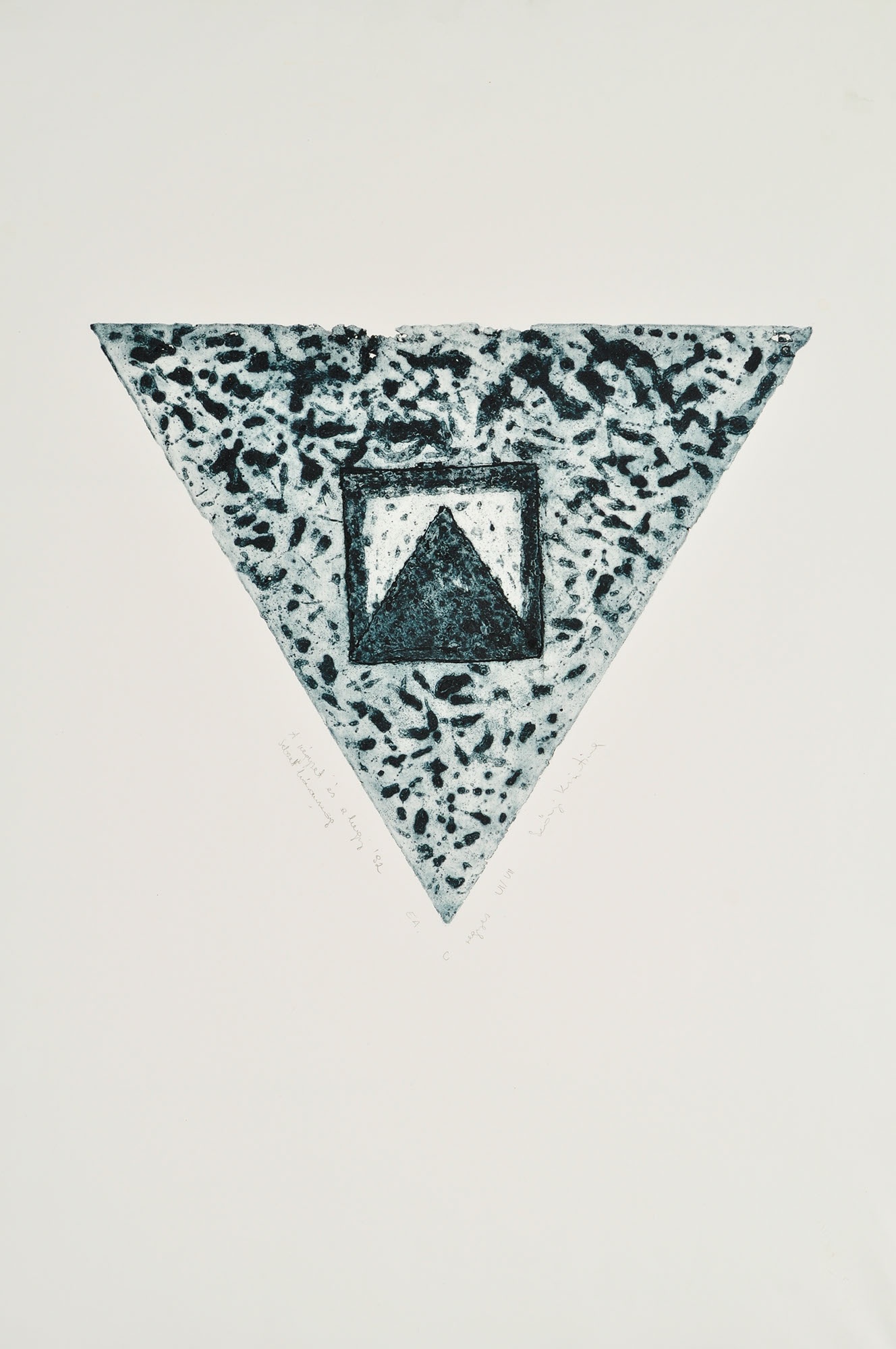 Szőnyi Krisztina: A négyzet és a hegy . Sebzett háromszög (Herman Ottó Múzeum, Miskolc CC BY-NC-SA)