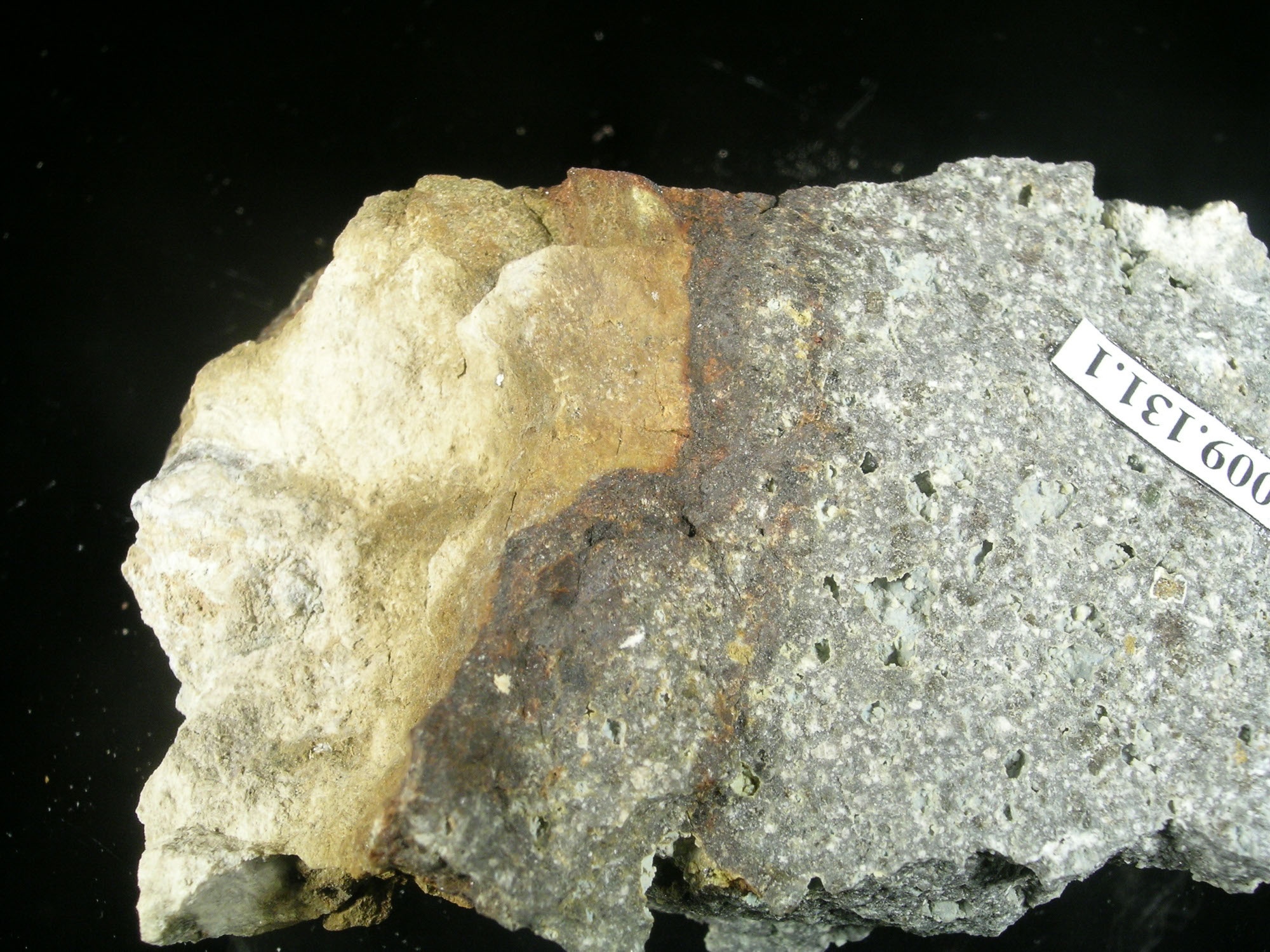 Sziderit, kvarc, tridimit, opál, cristobalit (Herman Ottó Múzeum, Miskolc CC BY-NC-SA)