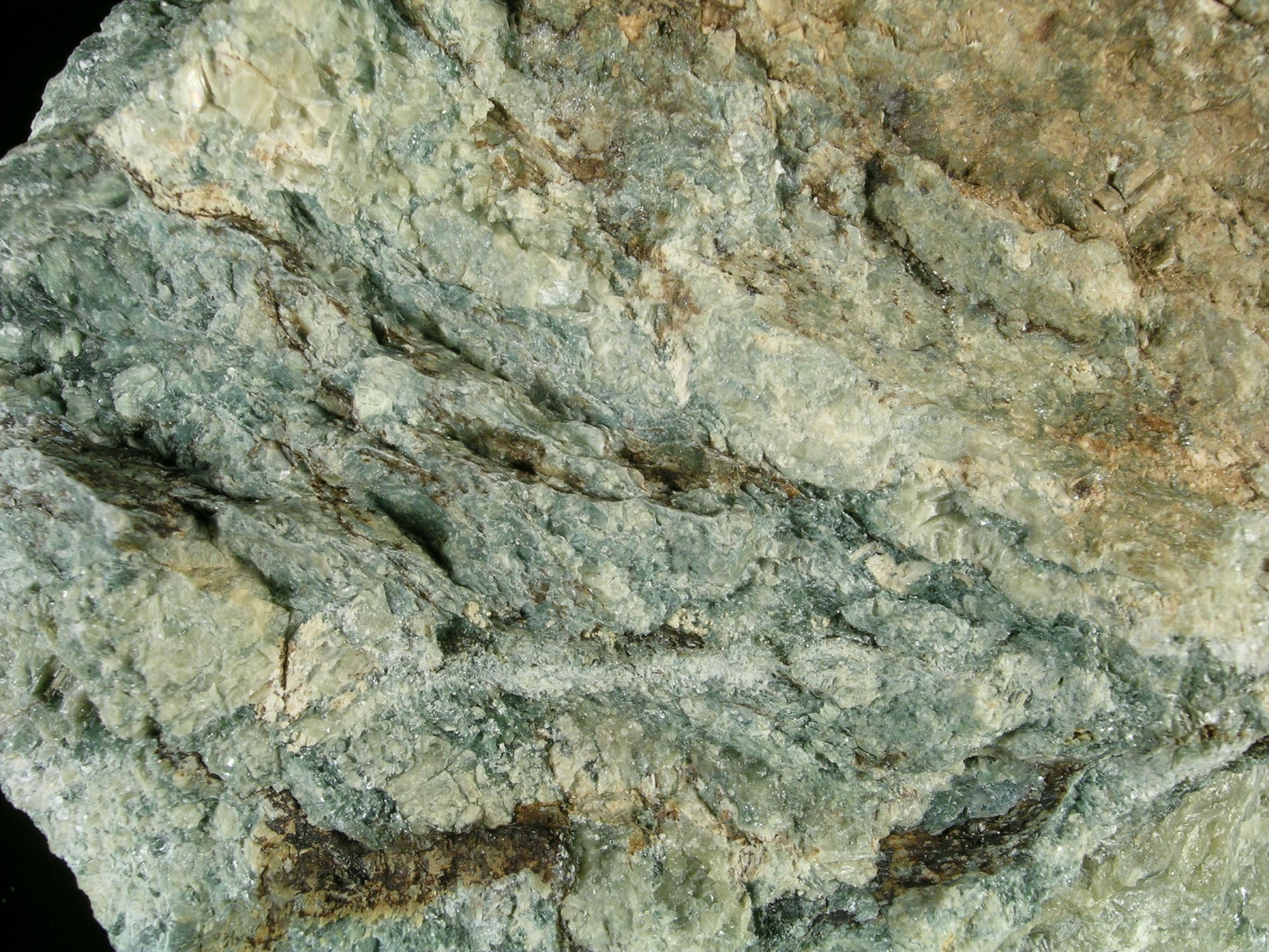 Klinoklor, klinozoisit, grosszulár (Herman Ottó Múzeum, Miskolc CC BY-NC-SA)