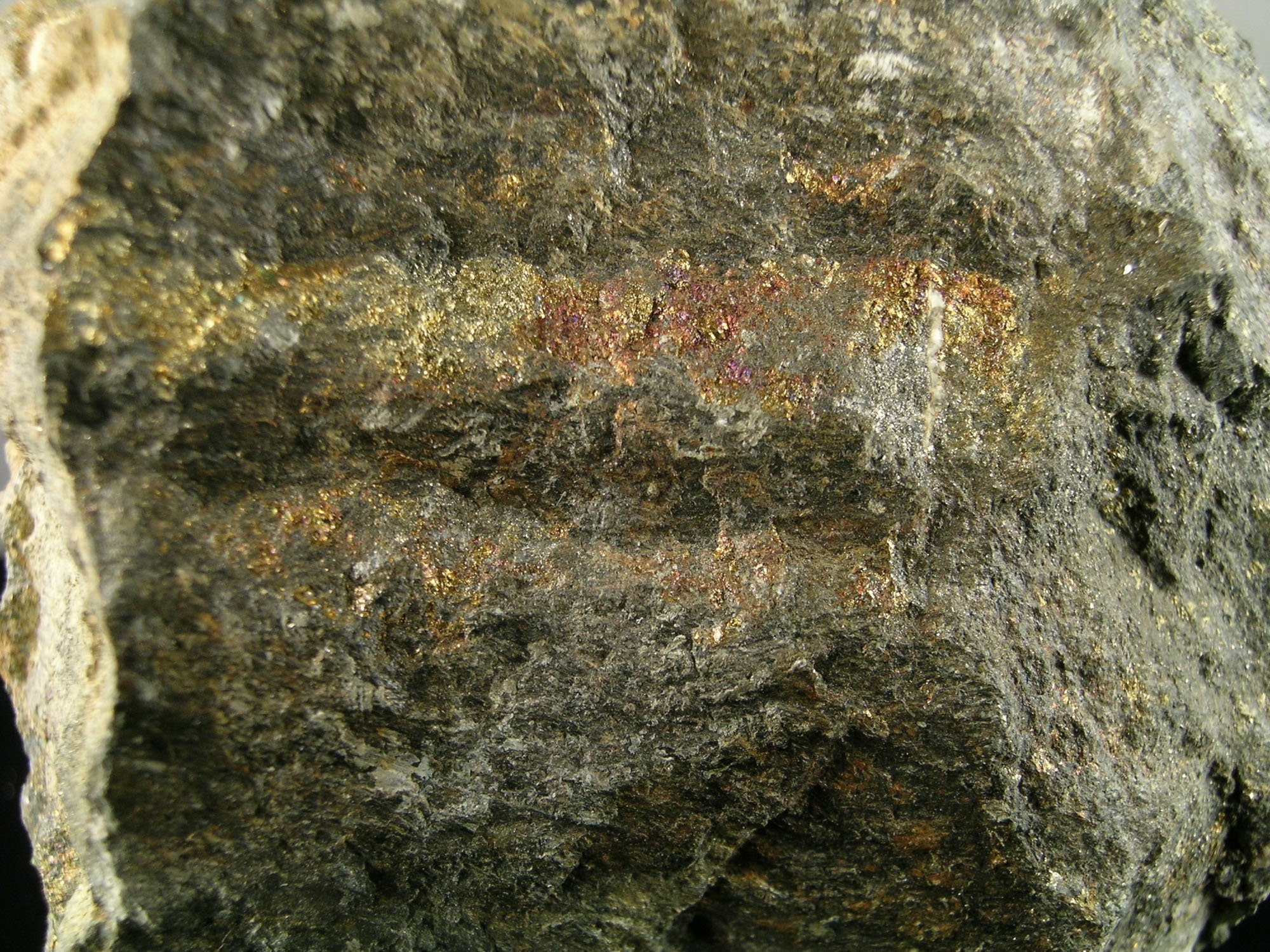 Pirit, kalkopirit (Herman Ottó Múzeum, Miskolc CC BY-NC-SA)