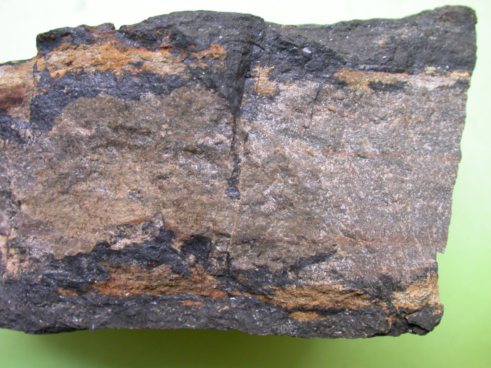 Piroluzit, piroxmangit (Herman Ottó Múzeum, Miskolc CC BY-NC-SA)