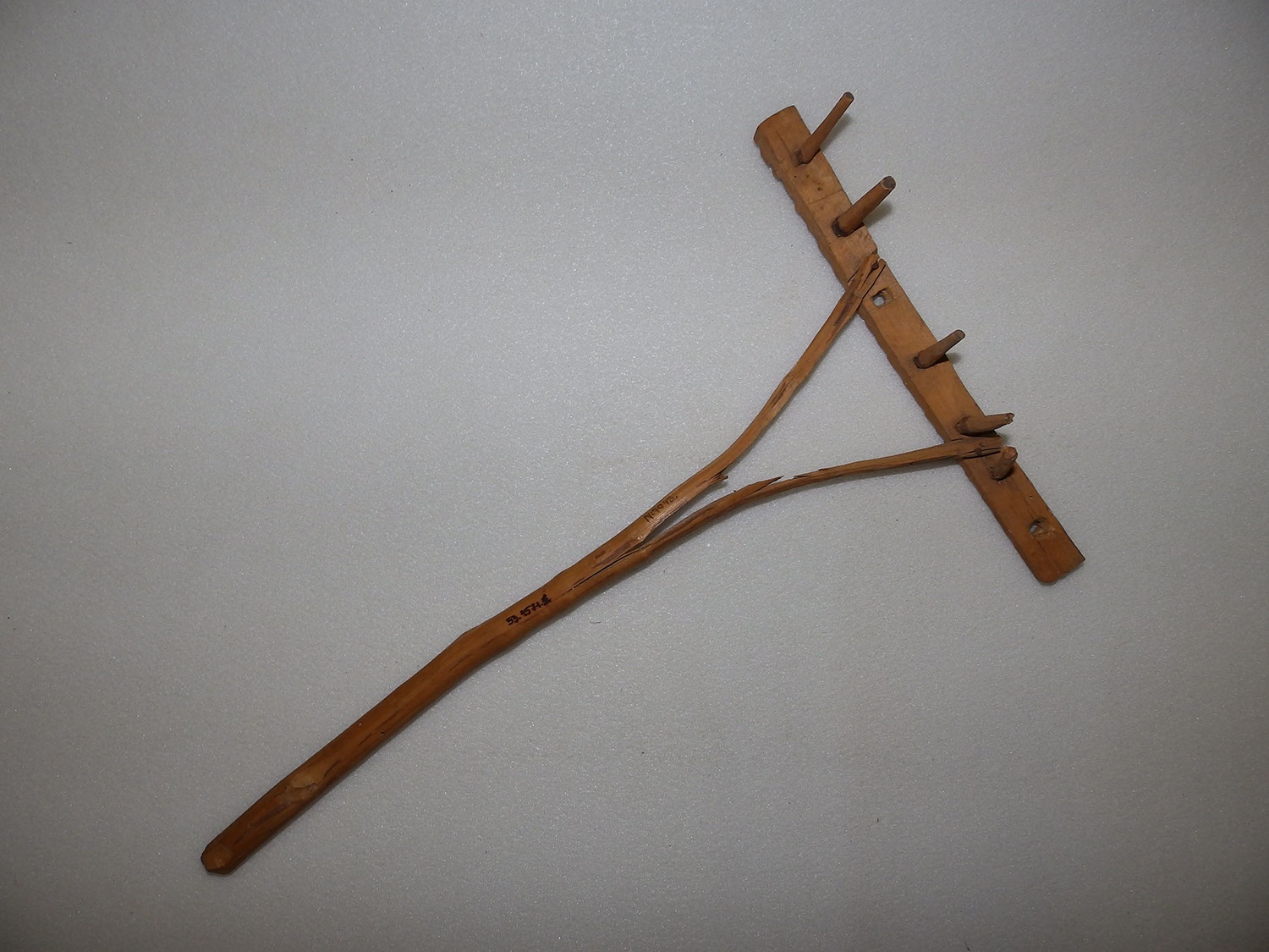Gereblye, hasított nyelű (játékszer) (Herman Ottó Múzeum, Miskolc CC BY-NC-SA)