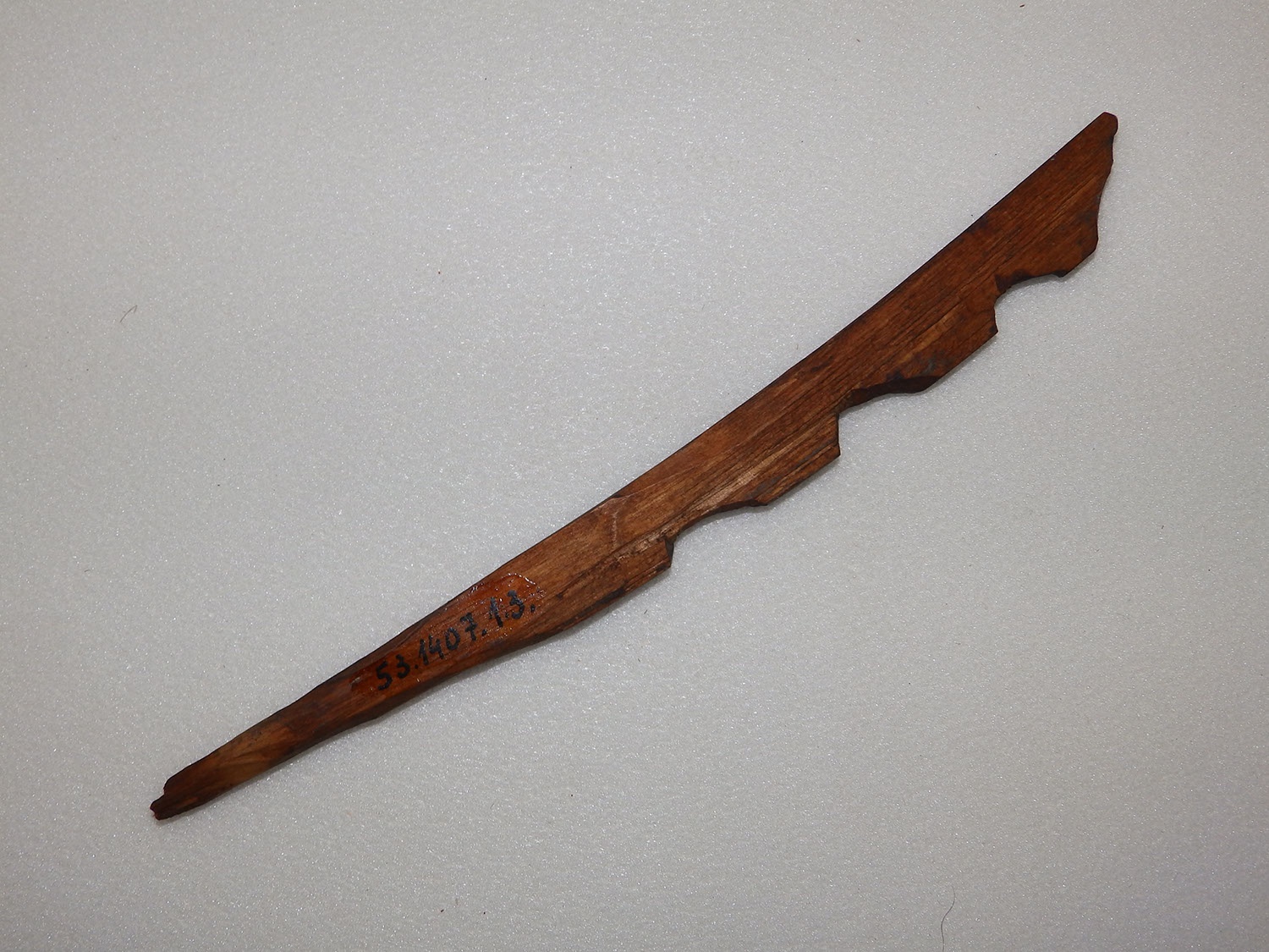 Gombolyító pálcikája (fonaltartó) (Herman Ottó Múzeum, Miskolc CC BY-NC-SA)