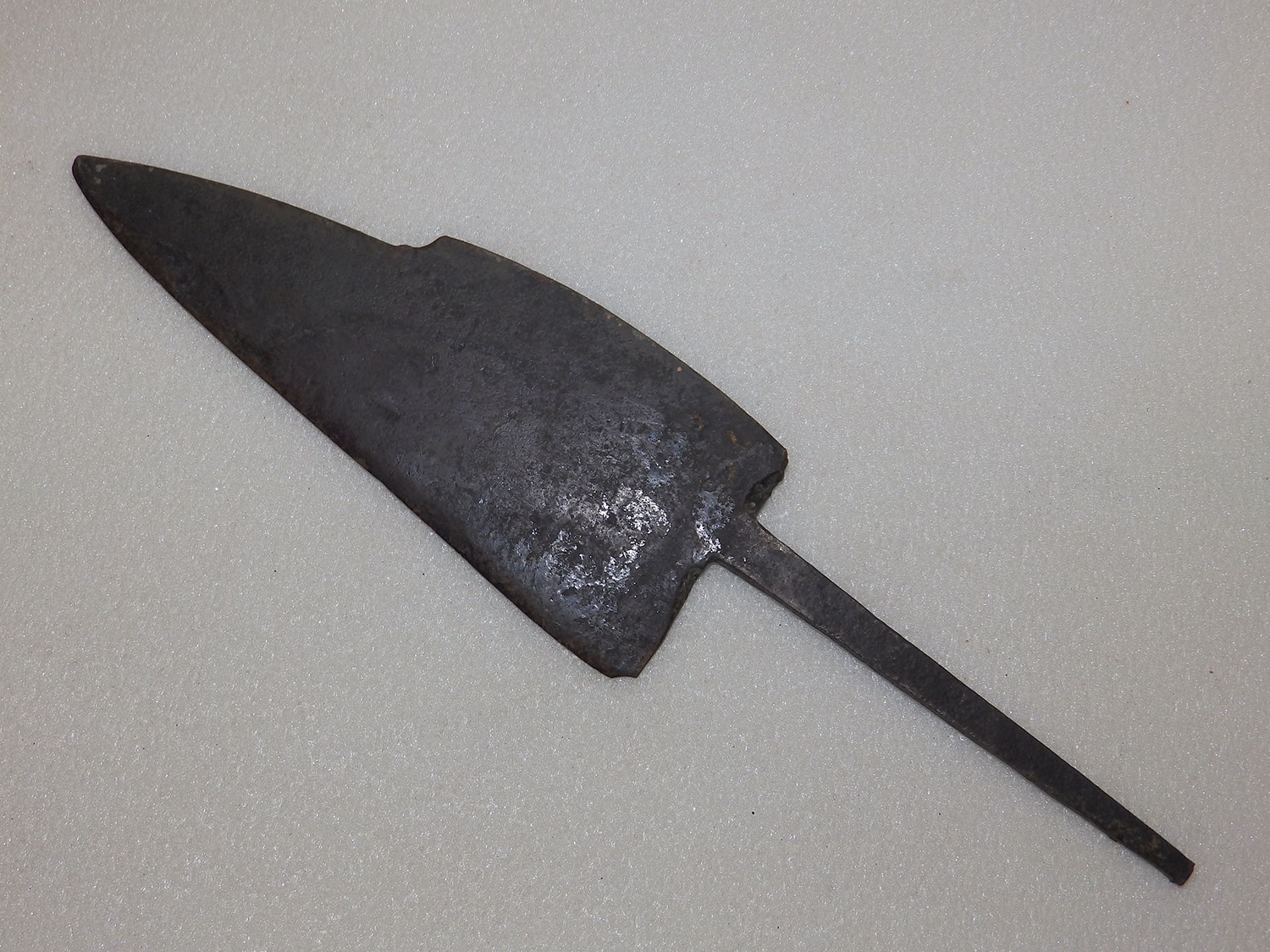 Húsvágó bárd (?), szőlőmetsző kés (Herman Ottó Múzeum, Miskolc CC BY-NC-SA)