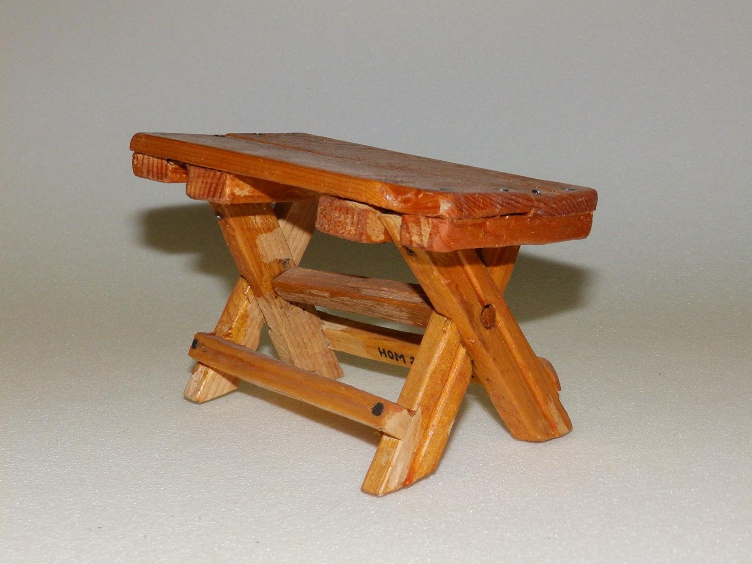 Kecskelábú asztal, gyermekjáték (Herman Ottó Múzeum, Miskolc CC BY-NC-SA)
