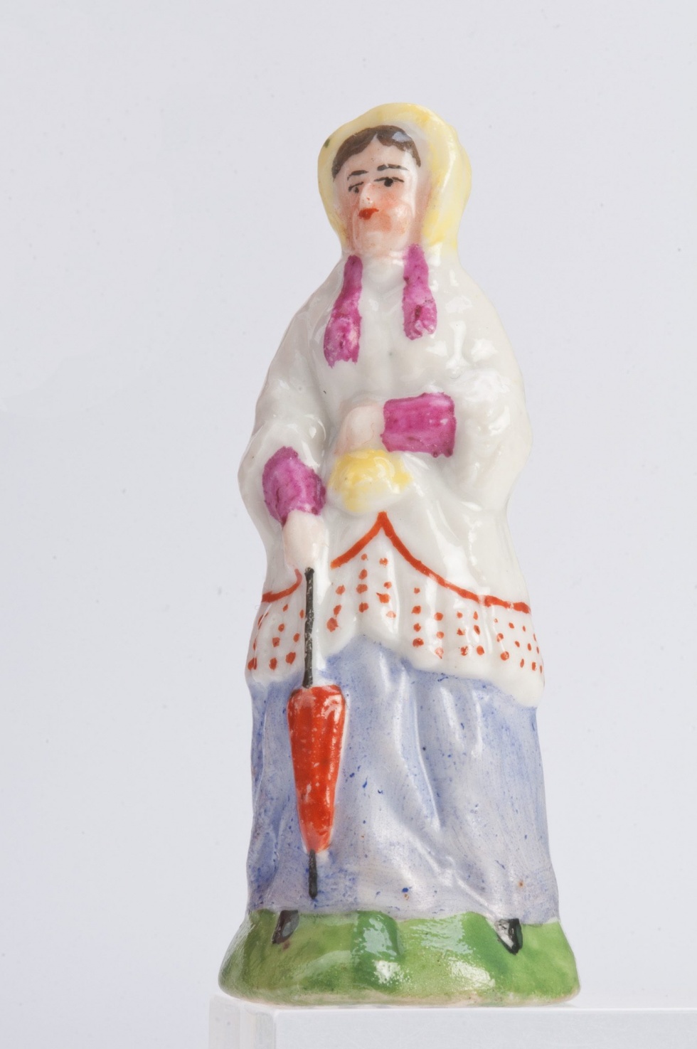 Kisplasztika - Nő napernyővel (Városi Képtár-Hetedhét Játékmúzeum CC BY-NC-SA)