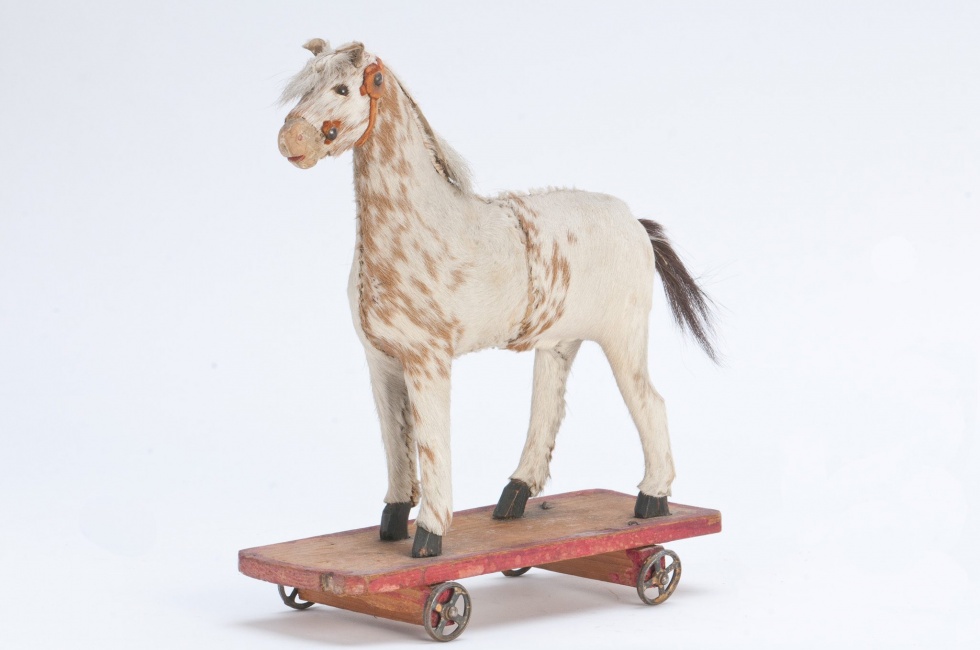 Gurulós ló (Városi Képtár-Hetedhét Játékmúzeum CC BY-NC-SA)