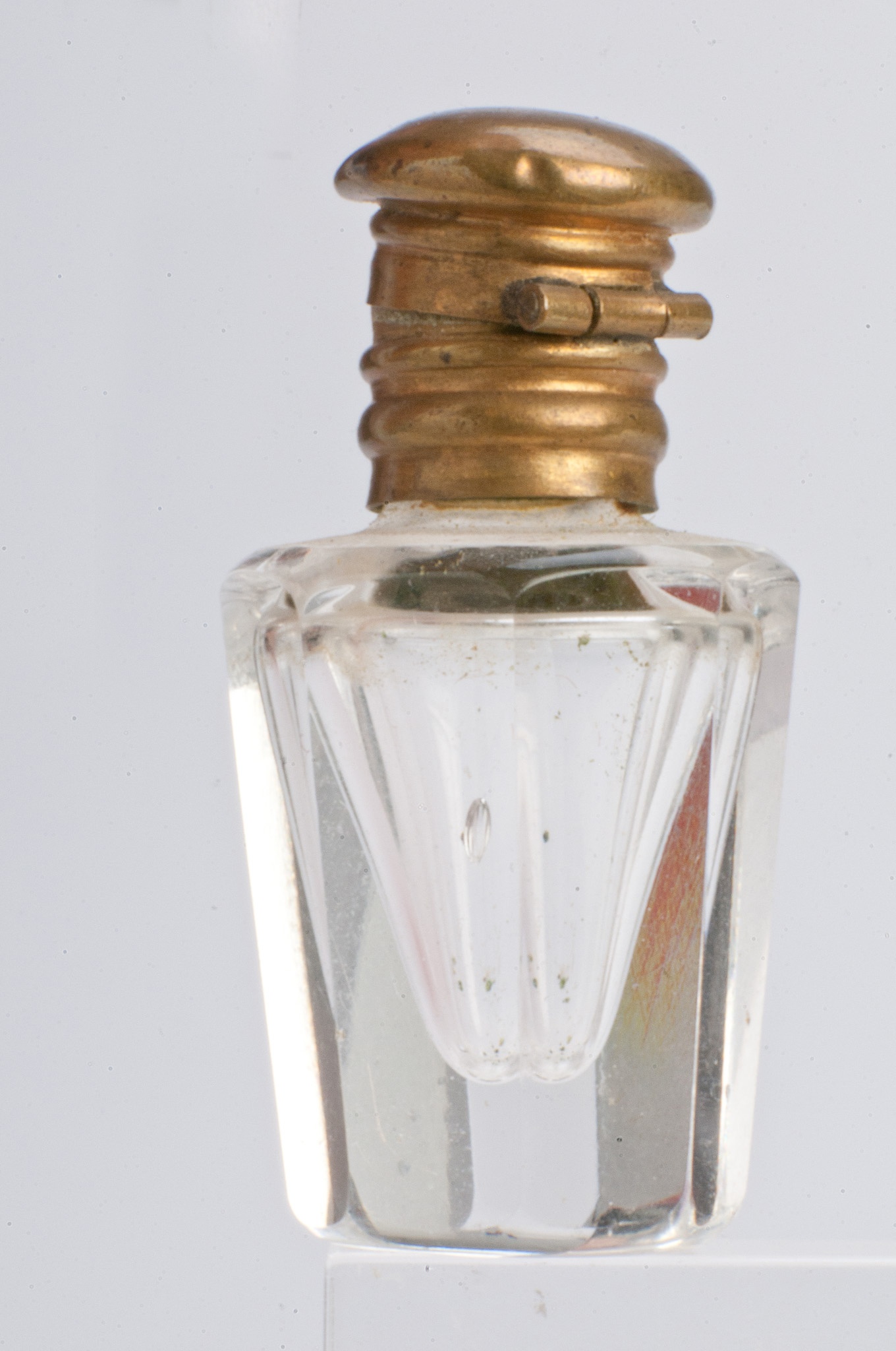 Illatszeres üvegpalack (Városi Képtár-Hetedhét Játékmúzeum CC BY-NC-SA)