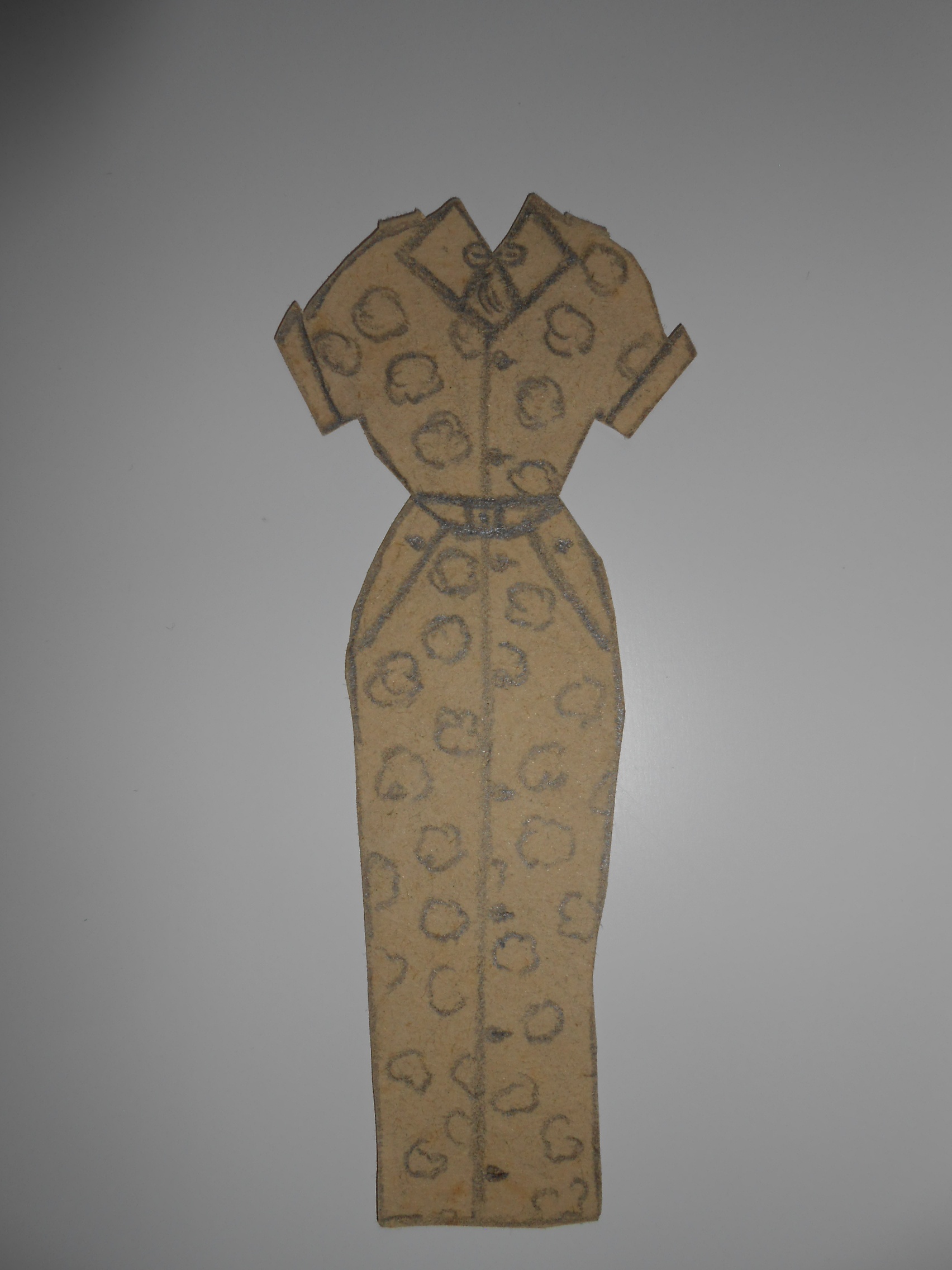 Papír ruha öltöztetőbabához (Városi Képtár -Hetedhét Játékmúzeum, Székesfehérvár CC BY-NC-SA)