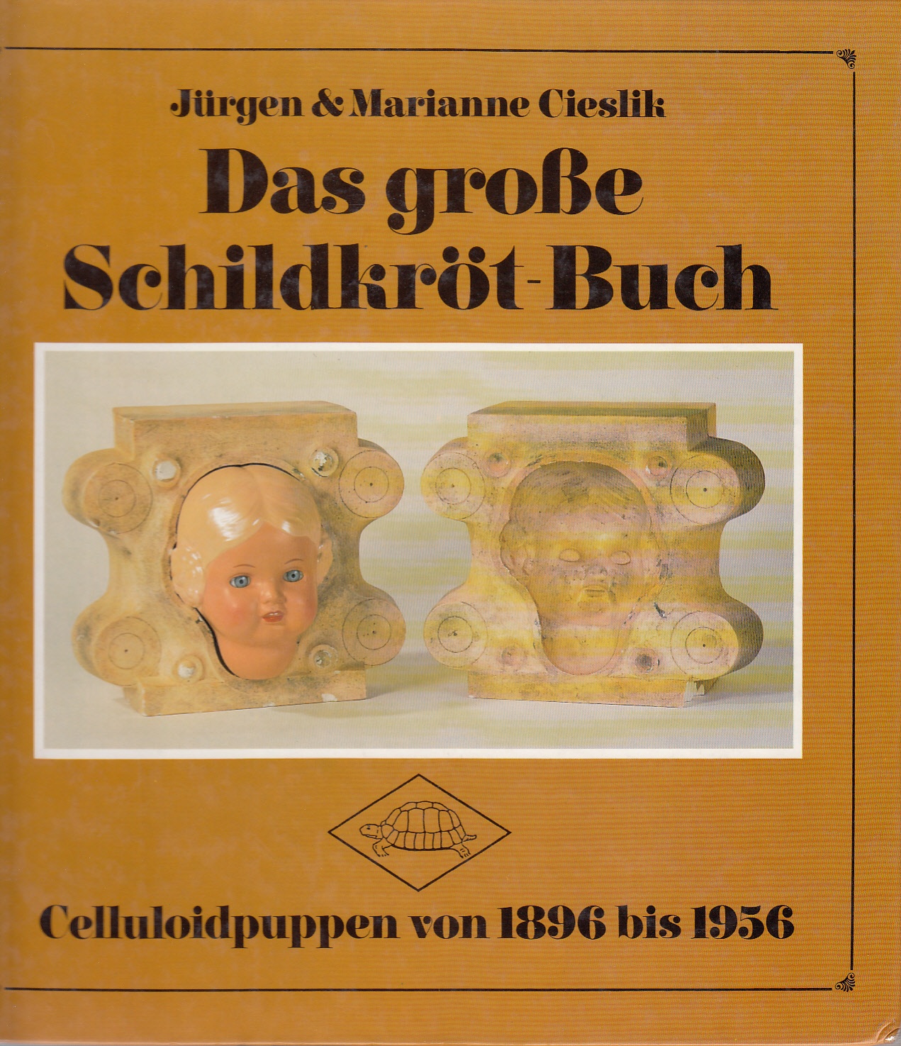 Cieslik, Jürgen und Marianne: Das große Schildkröt-Buch: Celluloidpuppen von 1896 bis 1956 (Városi Képtár - Hetedhét Játékmúzeum, Székesfehérvár CC BY-NC-SA)