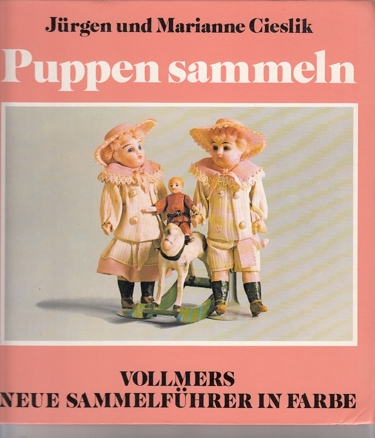 Cieslik, Jürgen und Cieslik, Puppen sammeln : Vollmers neue Sammelführer in Farbe (Városi Képtár - Hetedhét Játékmúzeum, Székesfehérvár CC BY-NC-SA)