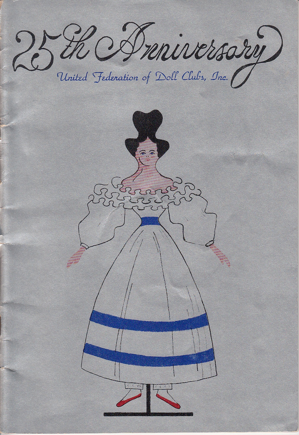25th Anniversary United Federation of Doll Clubs, Inc. (Városi Képtár - Hetedhét Játékmúzeum, Székesfehérvár CC BY-NC-SA)