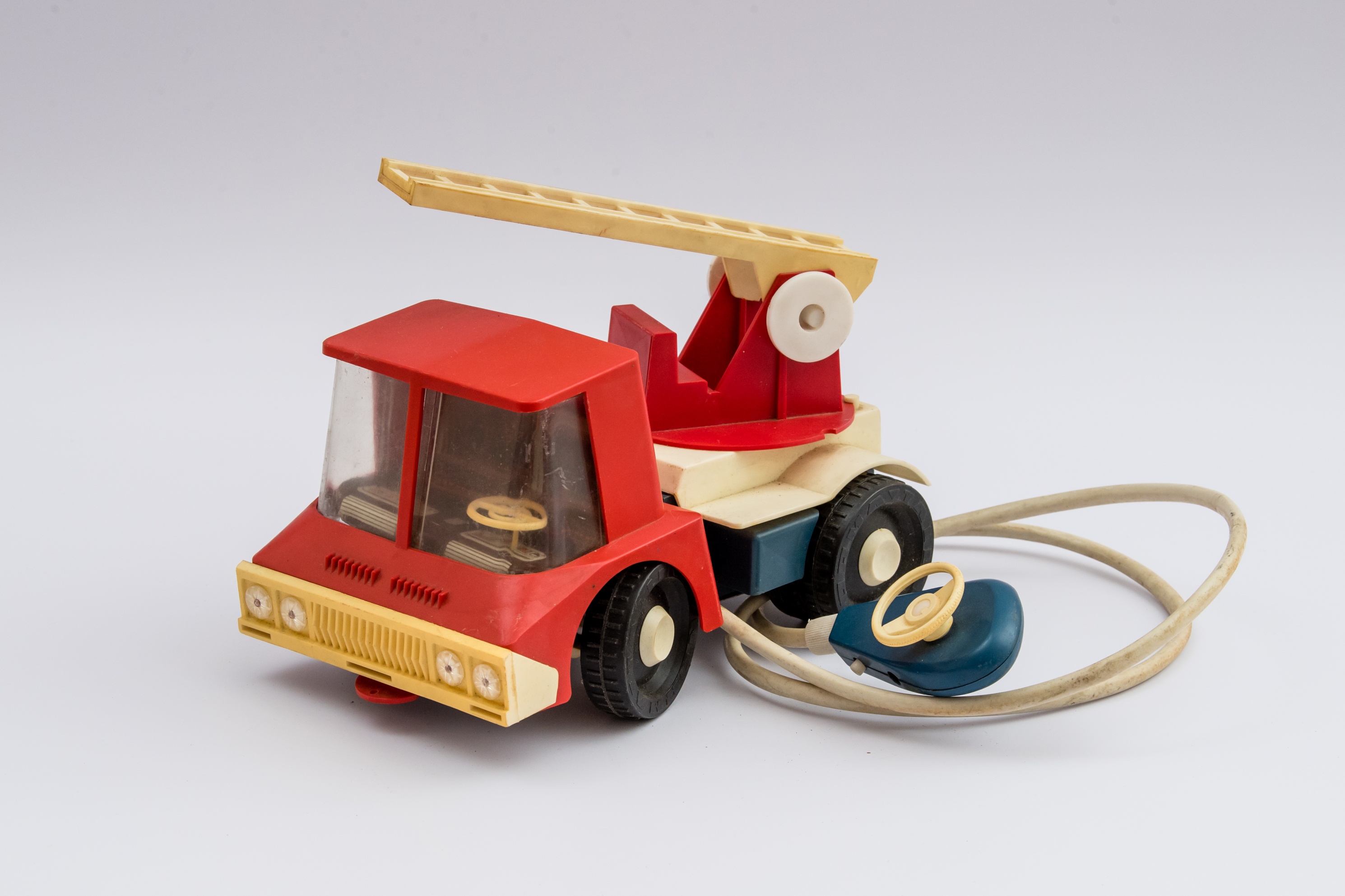 Tűzoltóautó (Szent István Király Múzeum - Hetedhét Játékmúzeum, Székesfehérvár CC BY-NC-SA)
