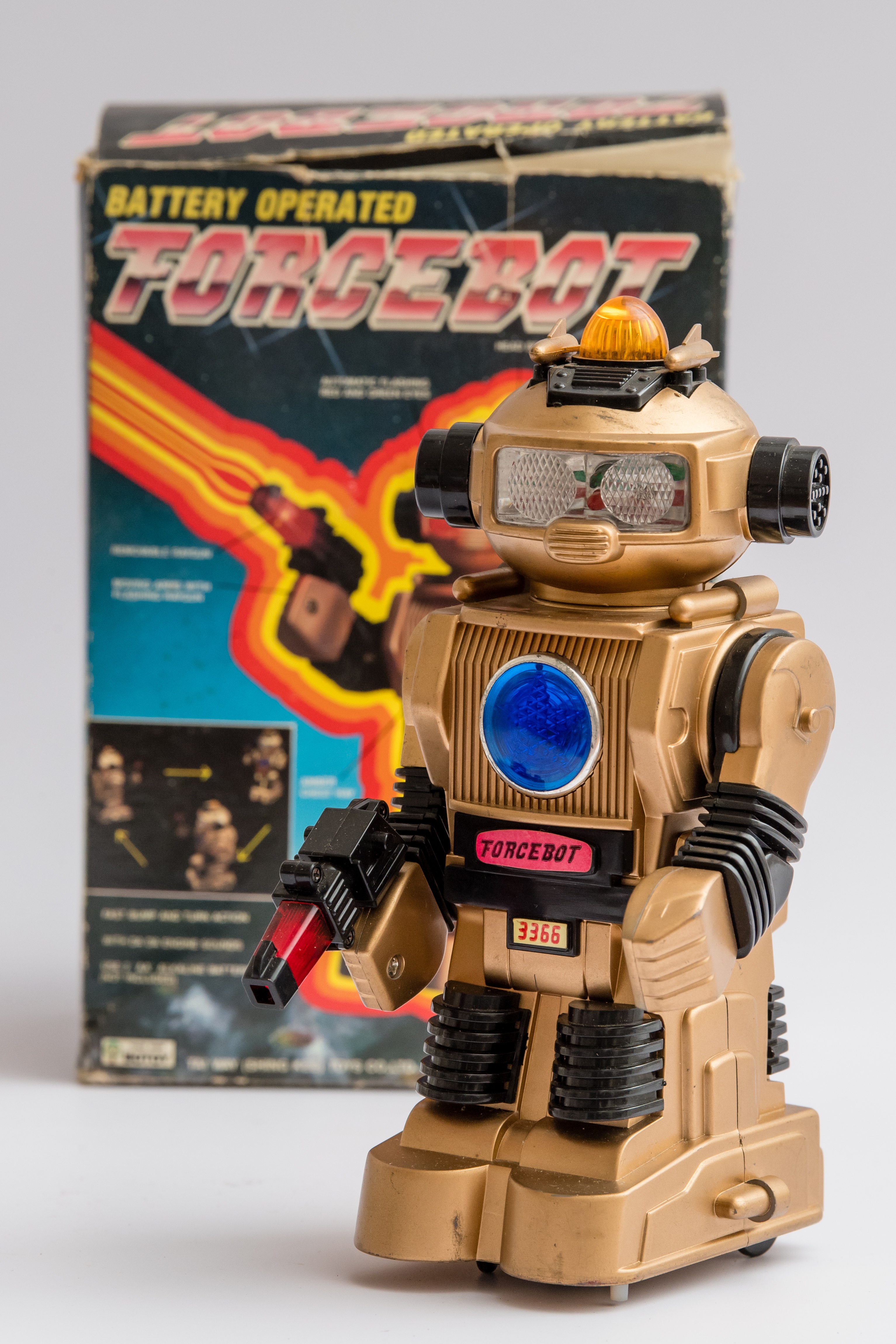 Robot (Szent István Király Múzeum - Hetedhét Játékmúzeum, Székesfehérvár CC BY-NC-SA)