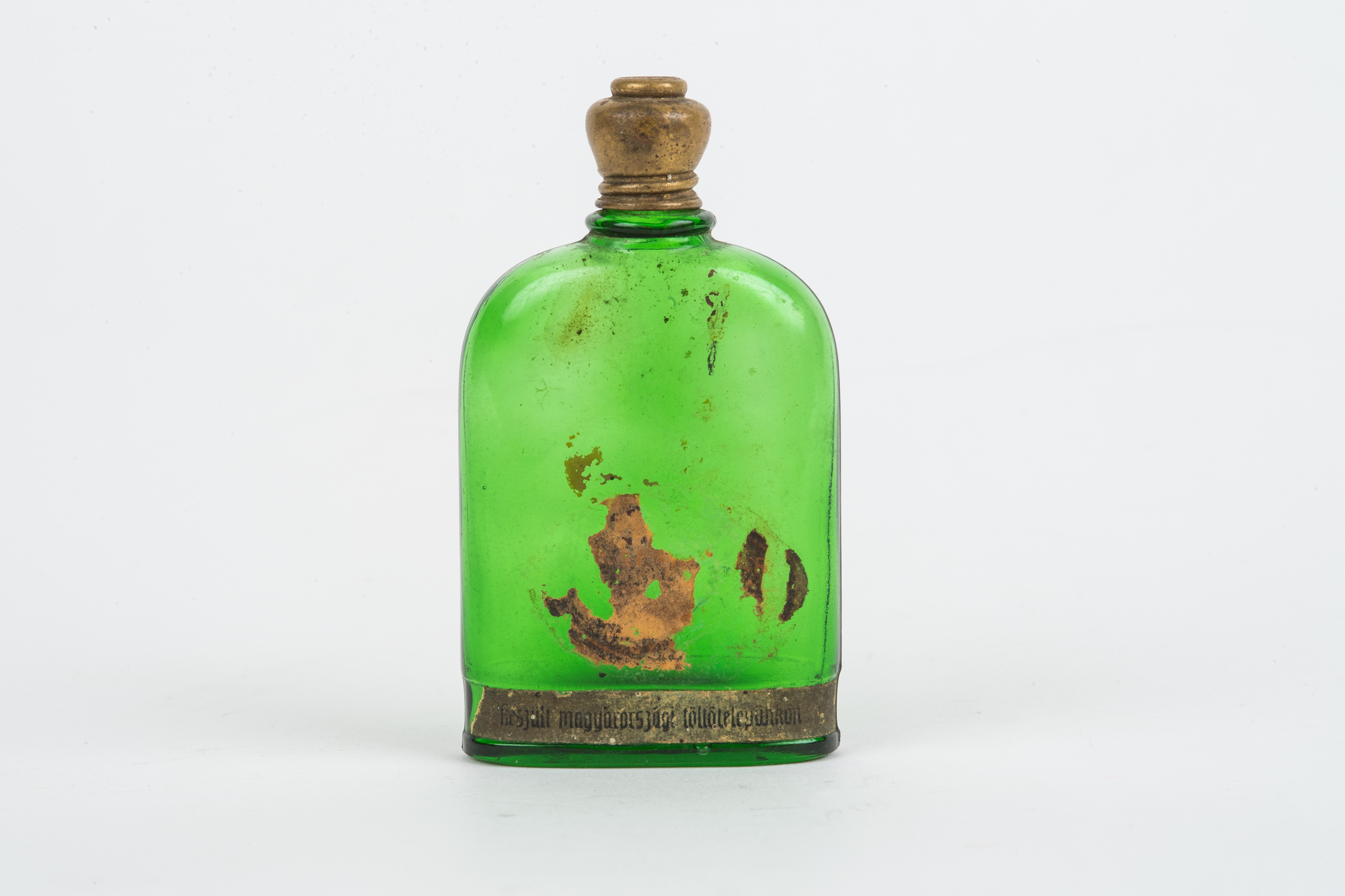 Babapatika berendezése - parfümös üveg (Szent István Király Múzeum - Hetedhét Játékmúzeum, Székesfehérvár CC BY-NC-SA)