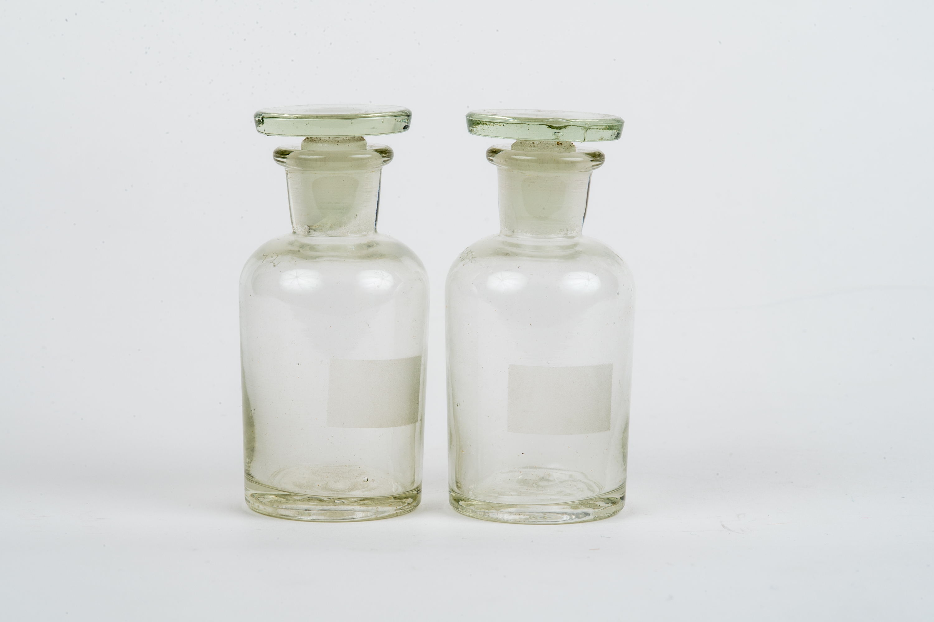 Babapatika berendezése - fedeles üvegedény (Szent István Király Múzeum - Hetedhét Játékmúzeum, Székesfehérvár CC BY-NC-SA)