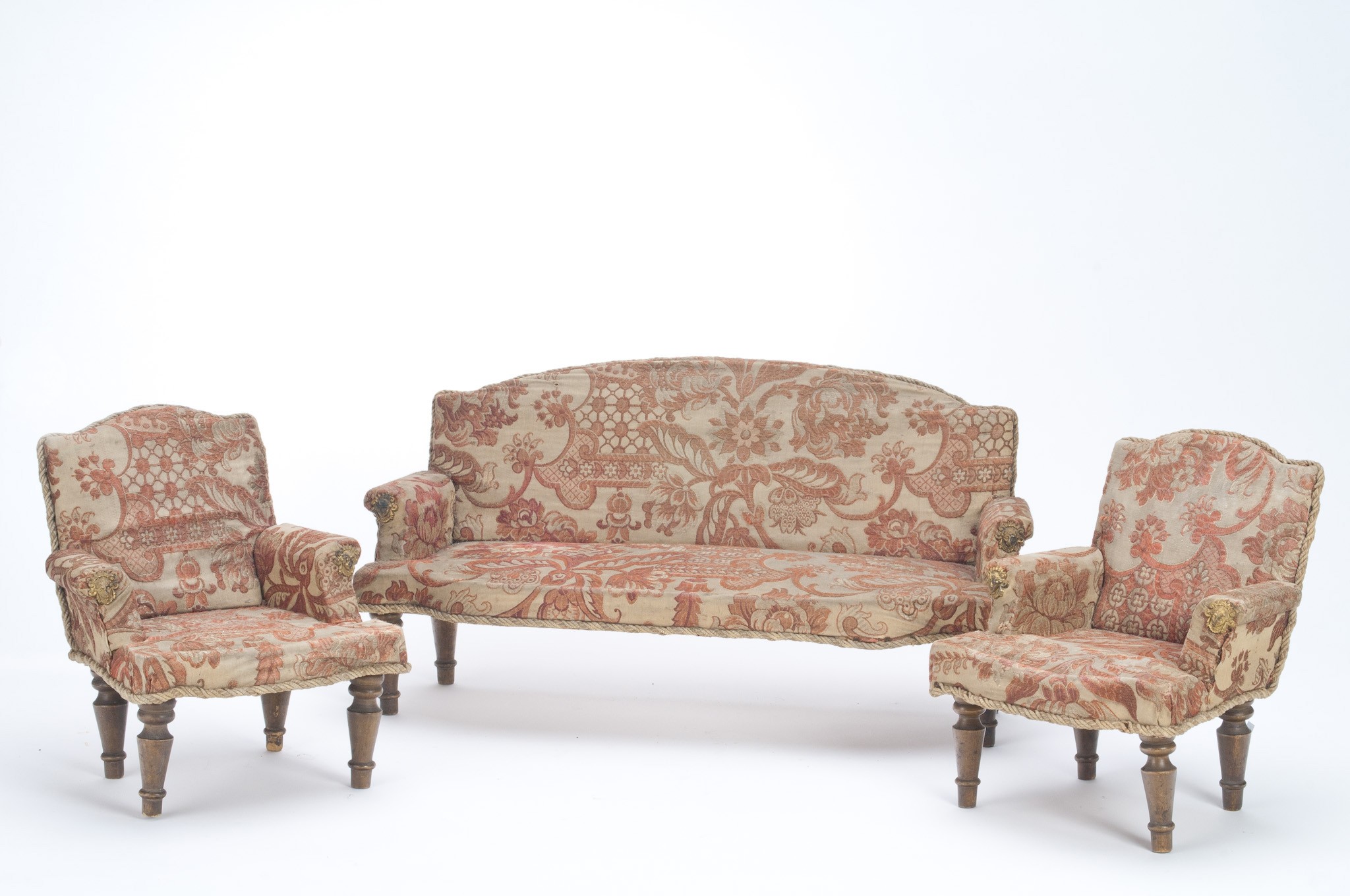 Fotel - ülőgarnitúra része (Szent István Király Múzeum - Hetedhét Játékmúzeum, Székesfehérvár CC BY-NC-SA)