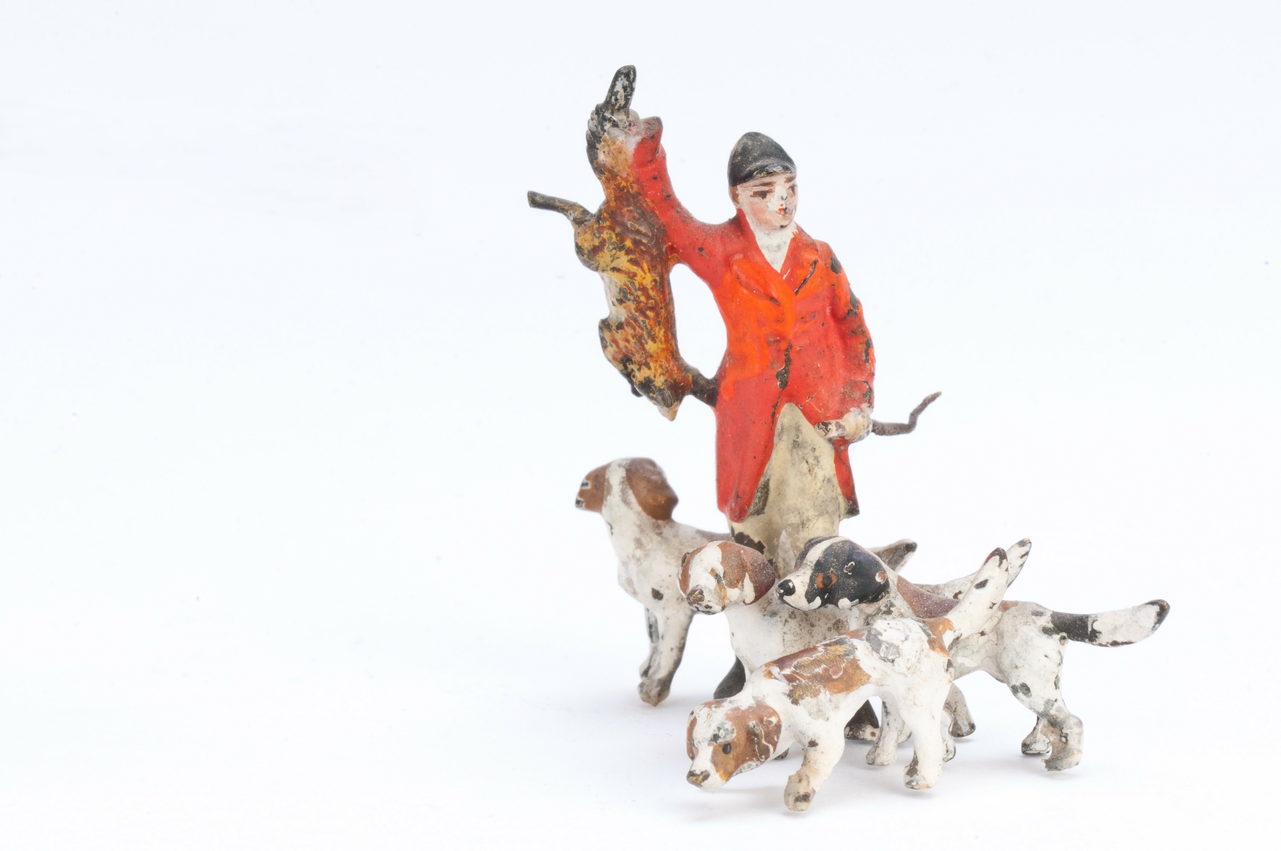 Bronz figura - vadász rókával, kutyákkal (Szent István Király Múzeum - Hetedhét Játékmúzeum, Székesfehérvár CC BY-NC-SA)