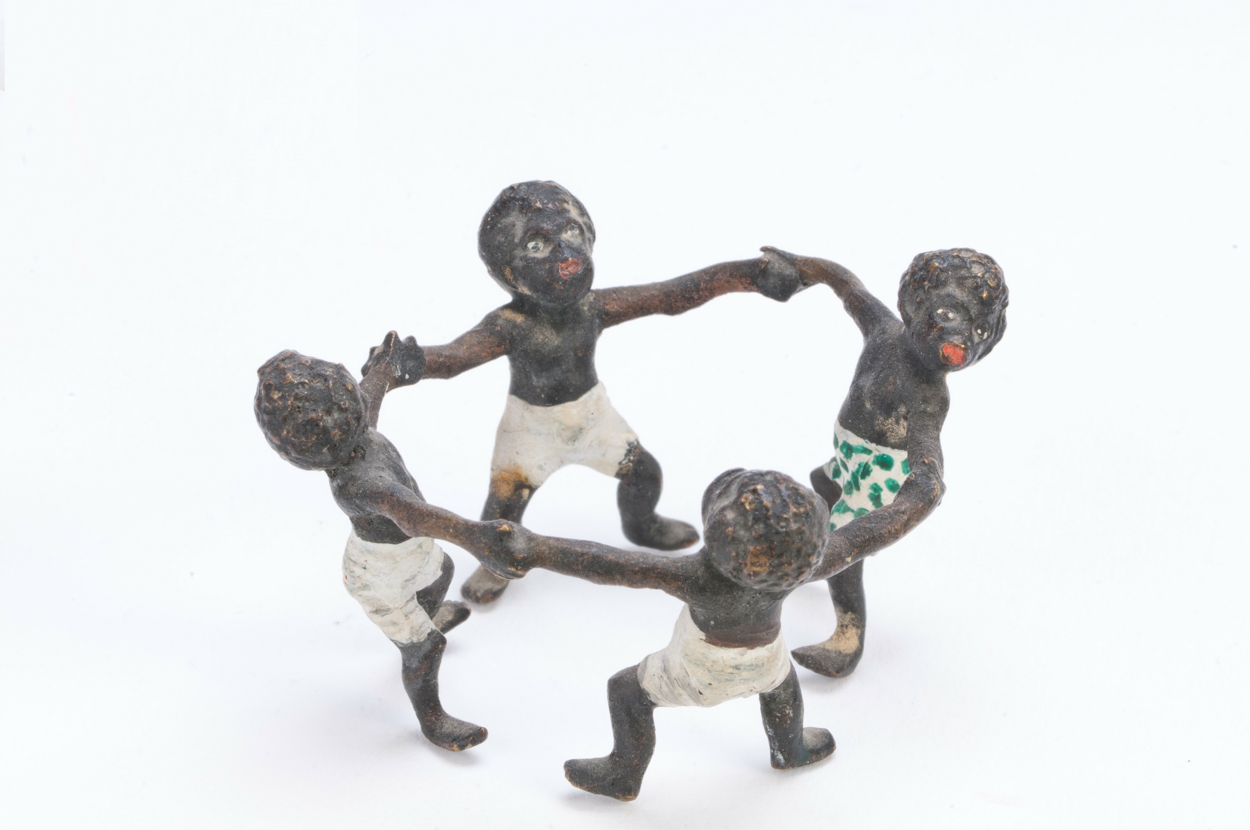 Bronz figura - afrikai gyerekek körtánca (Szent István Király Múzeum - Hetedhét Játékmúzeum, Székesfehérvár CC BY-NC-SA)