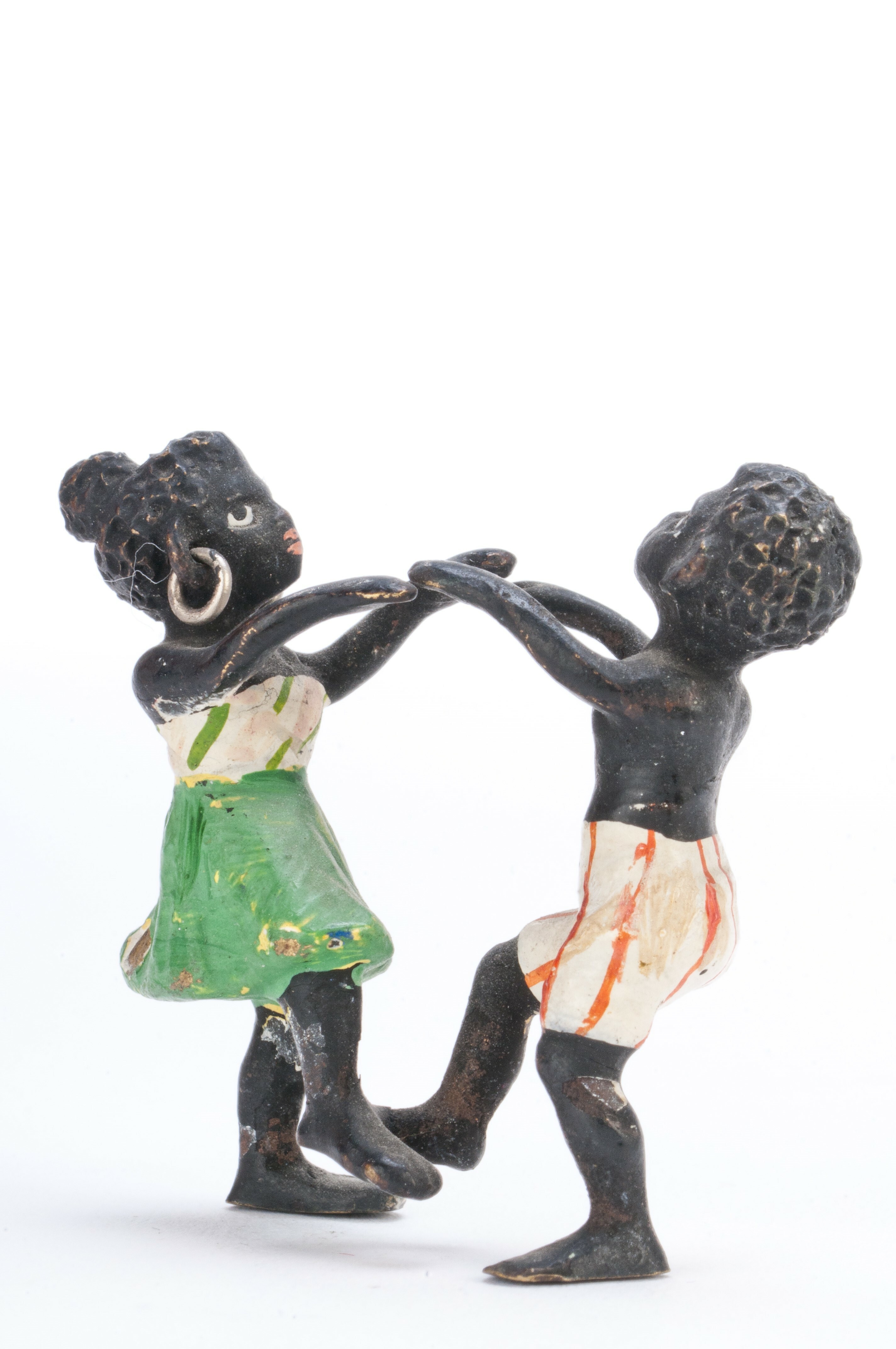Bronz figura - két táncoló afrikai gyermek (Szent István Király Múzeum - Hetedhét Játékmúzeum, Székesfehérvár CC BY-NC-SA)
