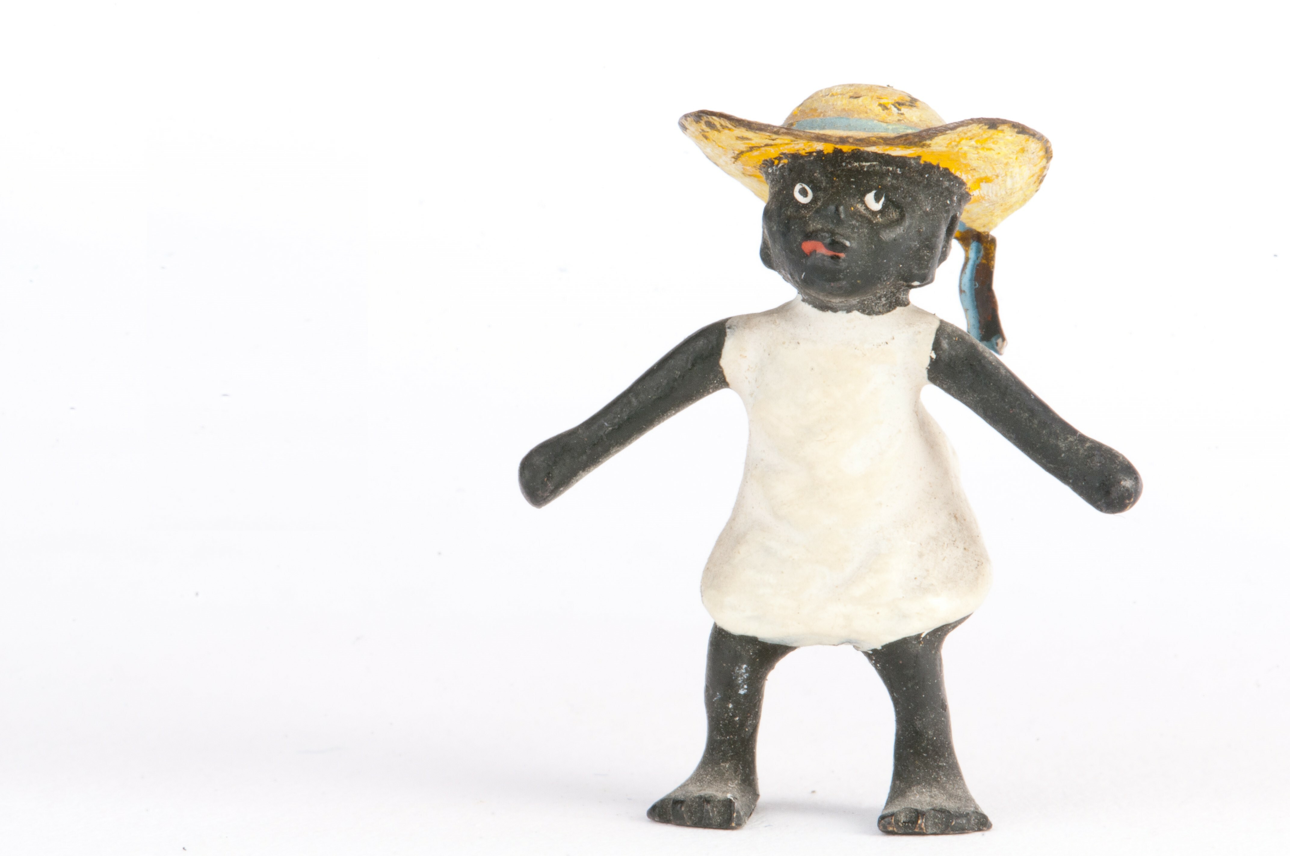 Bronz figura - afrikai nő kalapban (Szent István Király Múzeum - Hetedhét Játékmúzeum, Székesfehérvár CC BY-NC-SA)