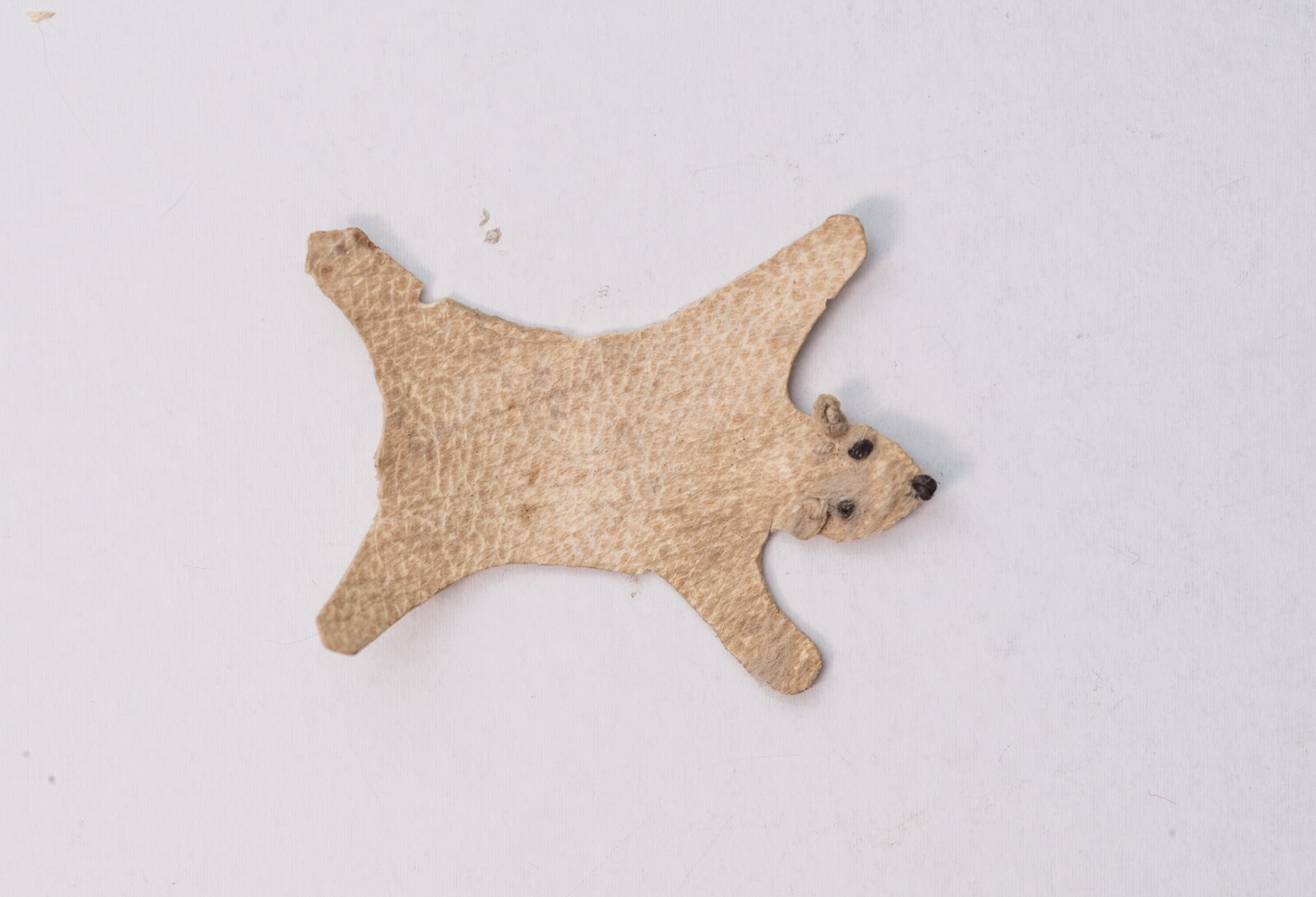 Állatbőr szőnyeg (Szent István Király Múzeum - Hetedhét Játékmúzeum, Székesfehérvár CC BY-NC-SA)