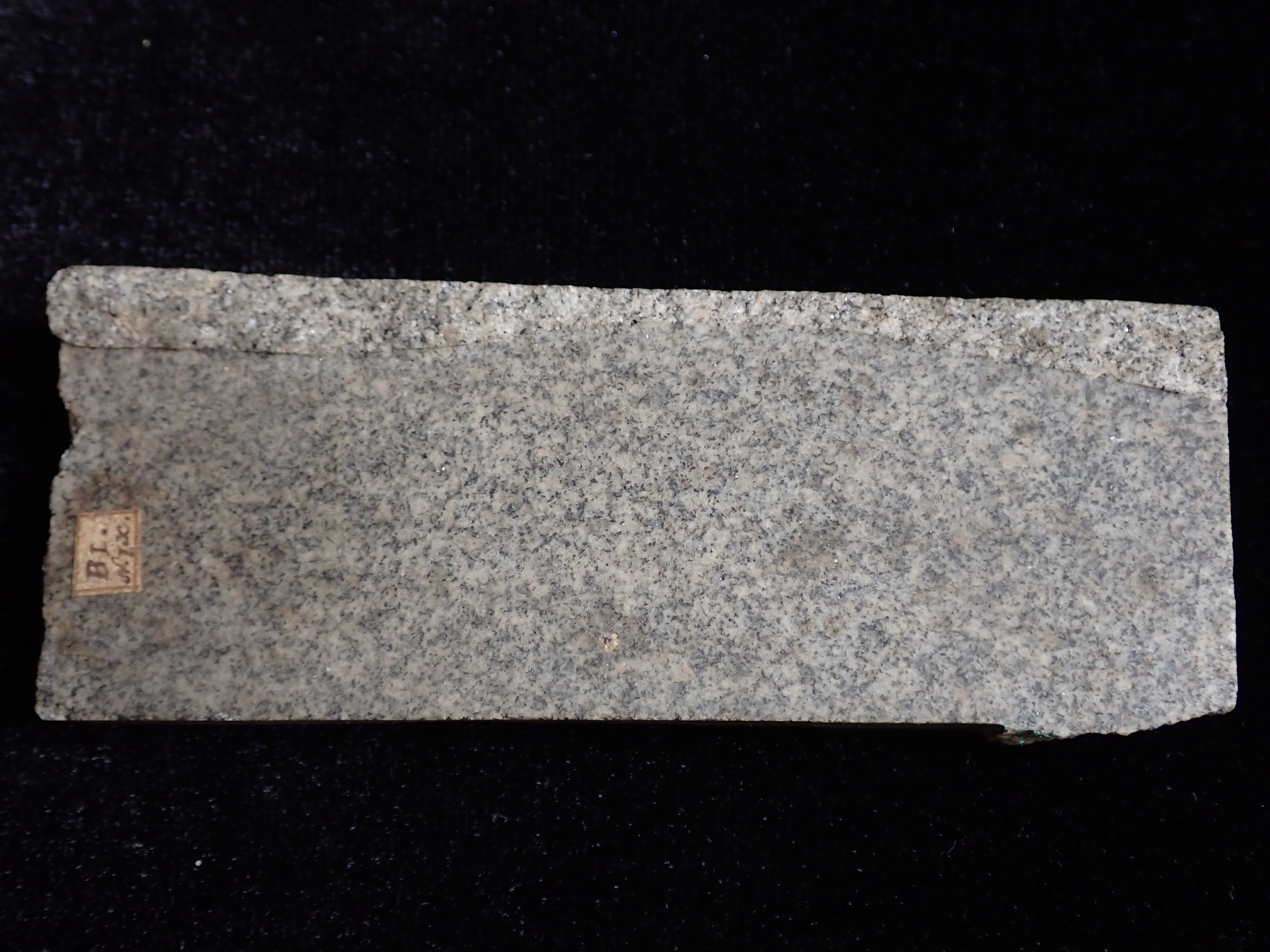 mélységi magmás kőzet (Pannonhalmi Főapátsági Múzeum CC BY-NC-SA)