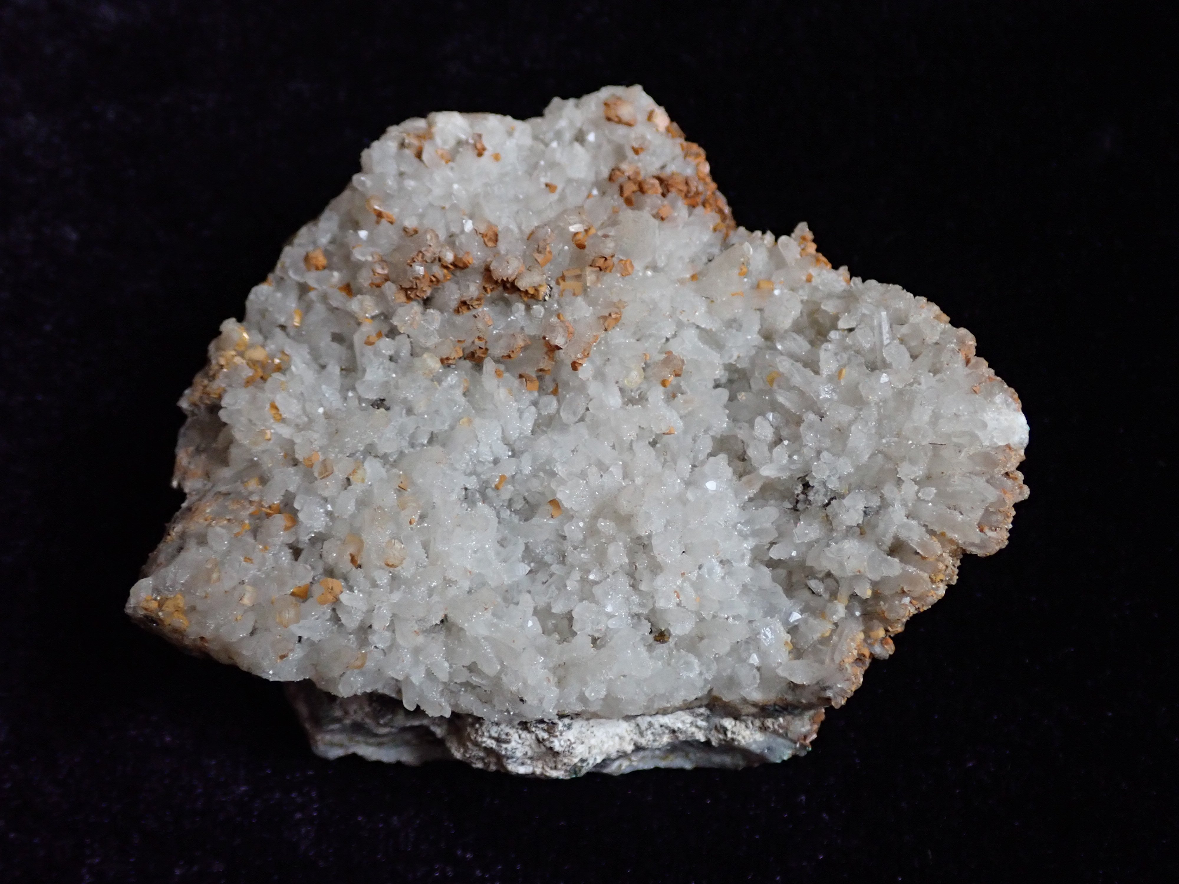 kvarc, sziderit, kalcit (Pannonhalmi Főapátsági Múzeum CC BY-NC-SA)