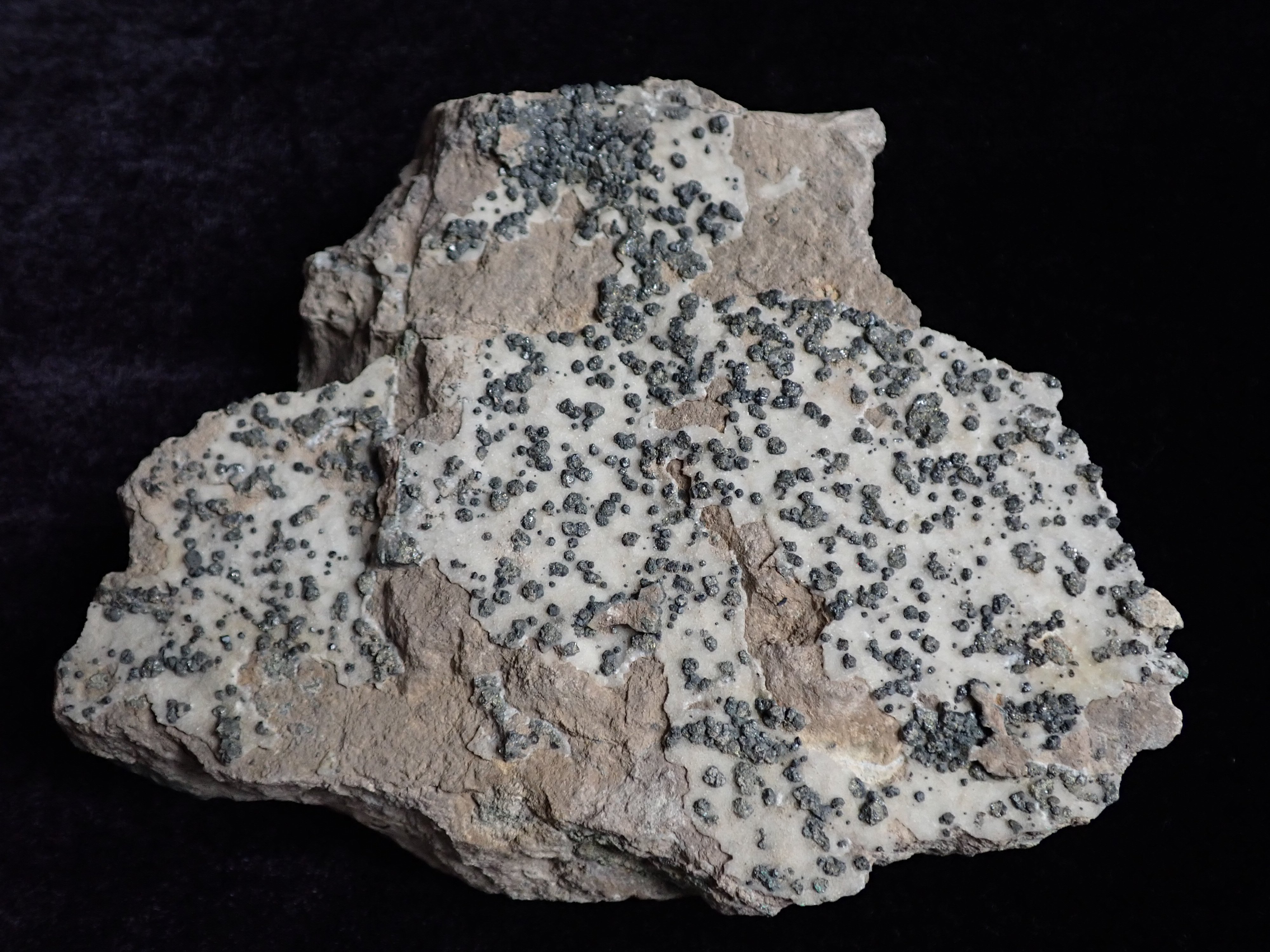 szfalerit, galenit, kalkopirit (Pannonhalmi Főapátsági Múzeum CC BY-NC-SA)