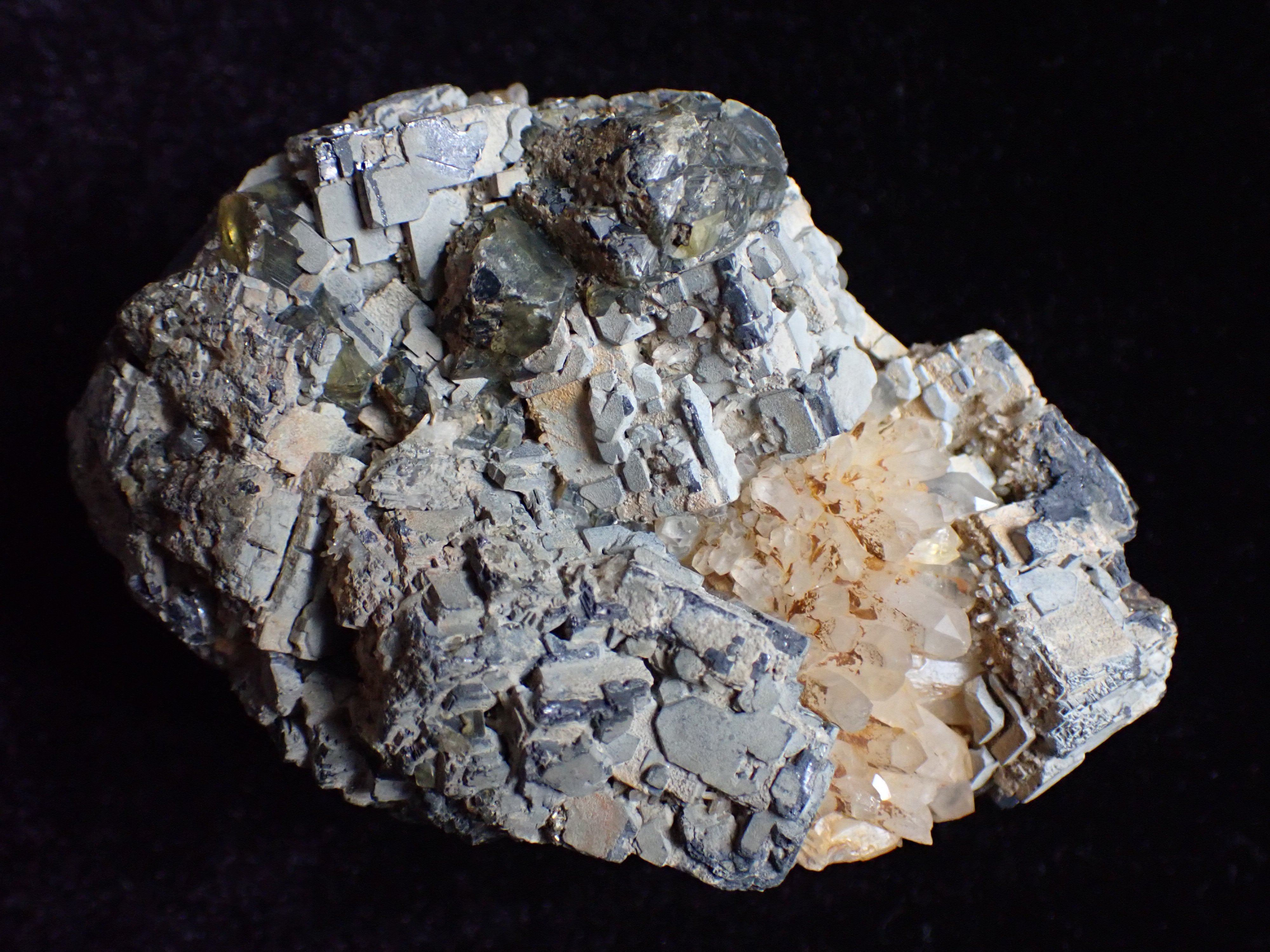 kvarc, galenit, szfalerit (Pannonhalmi Főapátsági Múzeum CC BY-NC-SA)