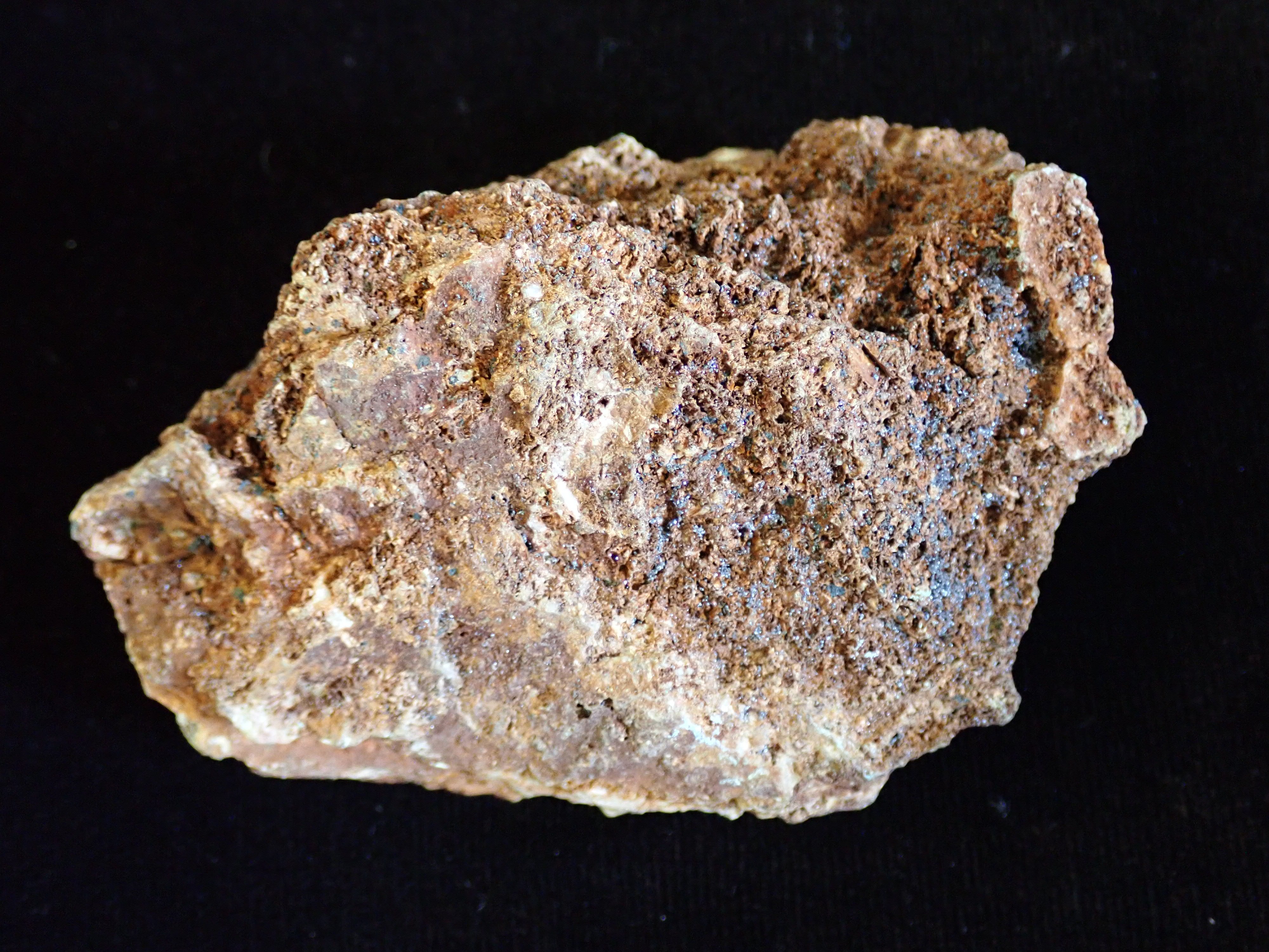 hematit, limonit (Pannonhalmi Főapátsági Múzeum CC BY-NC-SA)