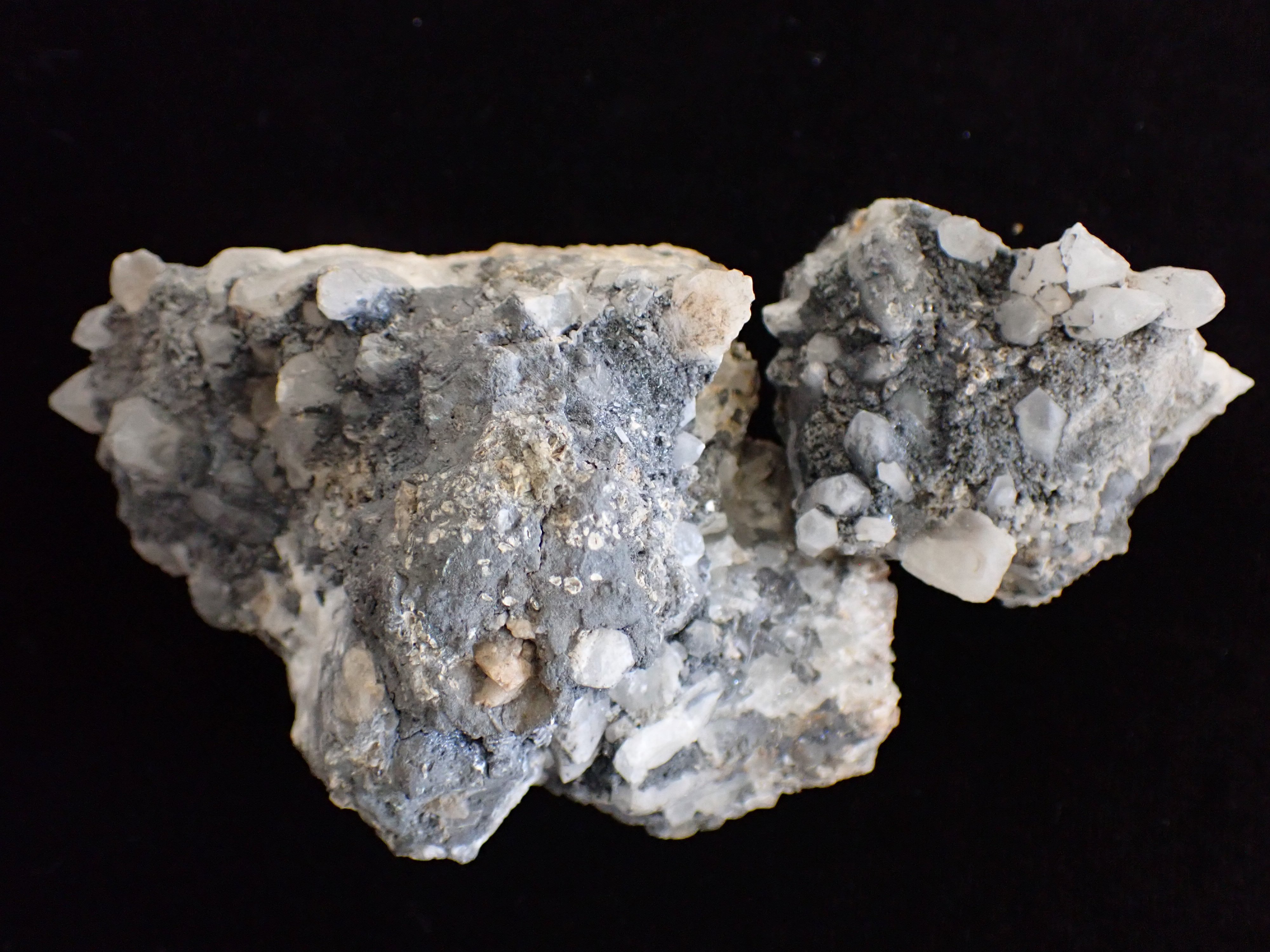 kvarc, galenit, plumozit (Pannonhalmi Főapátsági Múzeum CC BY-NC-SA)