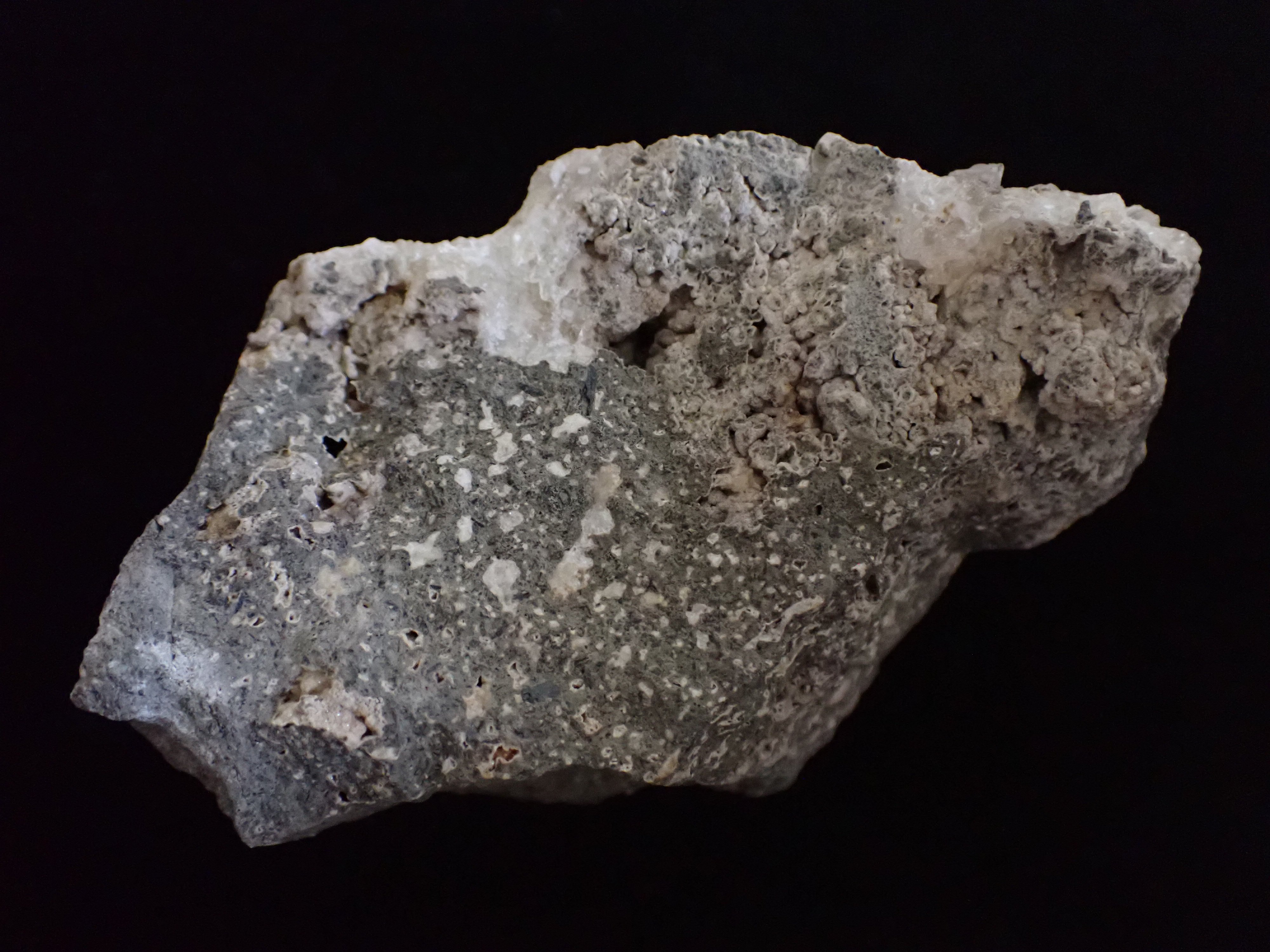 vulkanit (Pannonhalmi Főapátsági Múzeum CC BY-NC-SA)