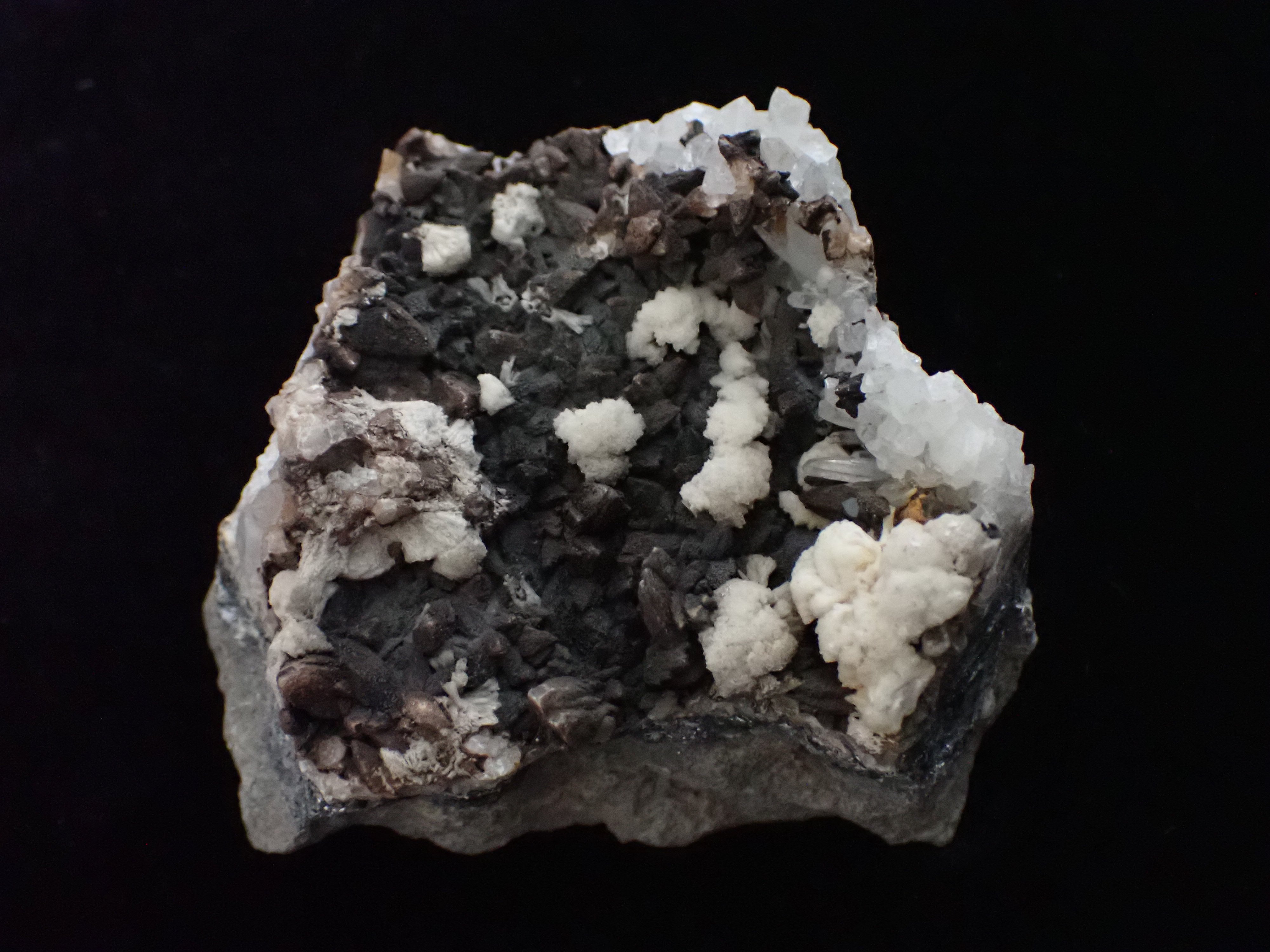 kvarc, kalcit, sziderit (Pannonhalmi Főapátsági Múzeum CC BY-NC-SA)