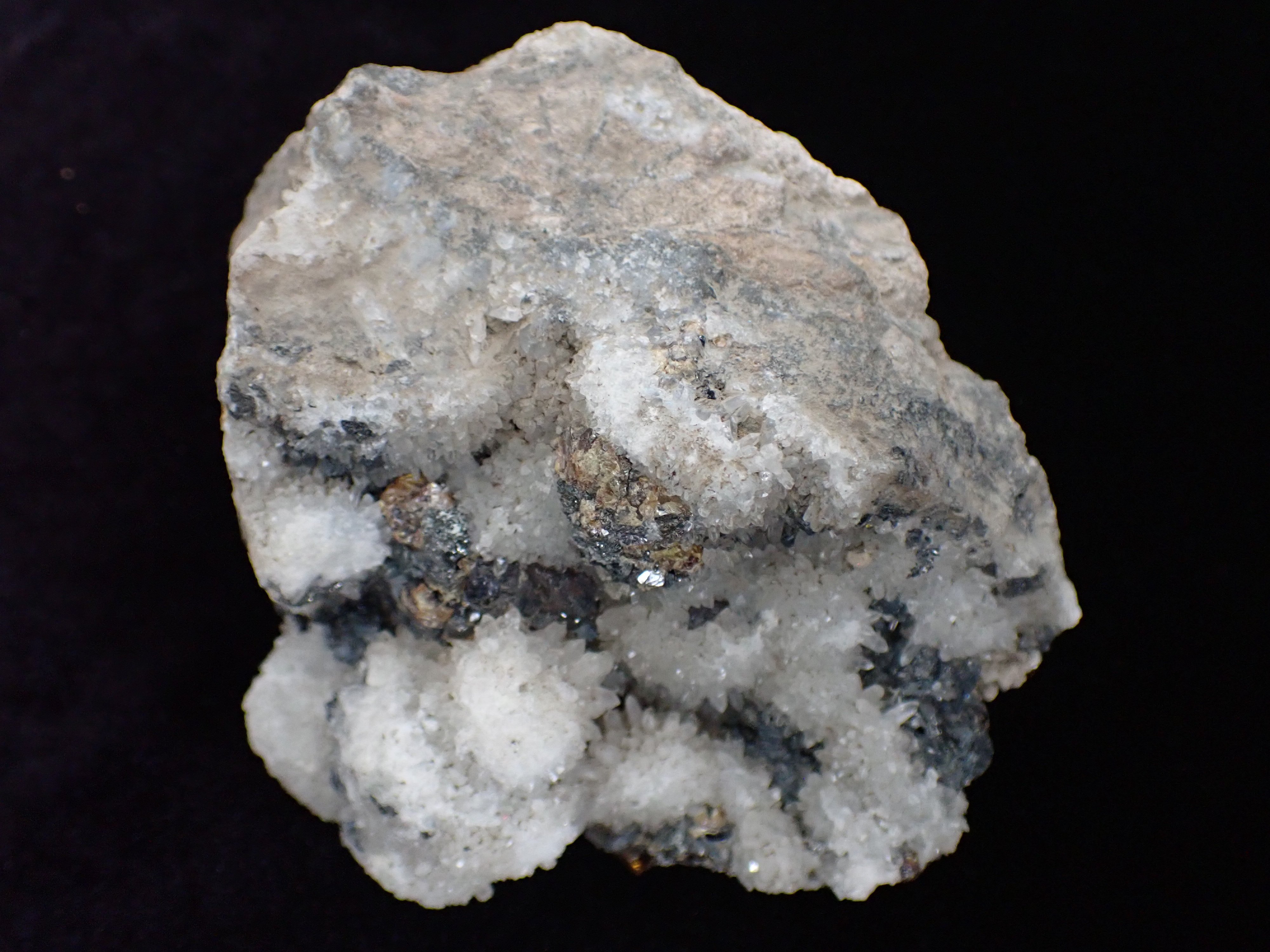 kvarc, szfalerit (Pannonhalmi Főapátsági Múzeum CC BY-NC-SA)