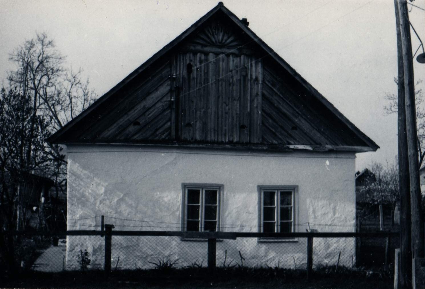 Napsugaras oromdíszű házvég (Karacs Ferenc Múzeum, Püspökladány CC BY-NC-SA)