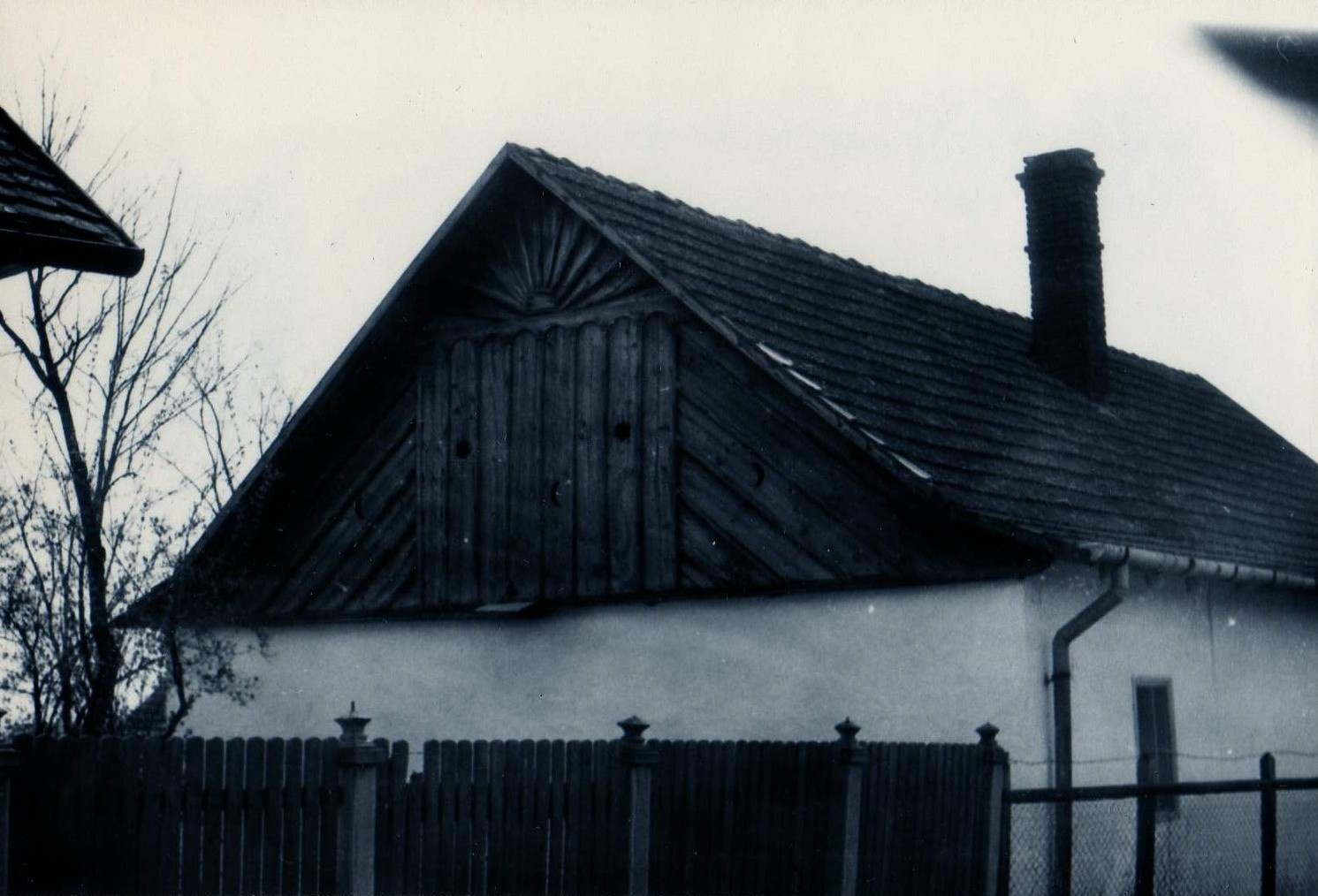 Napsugaras házoromdísz (Karacs Ferenc Múzeum, Püspökladány CC BY-NC-SA)