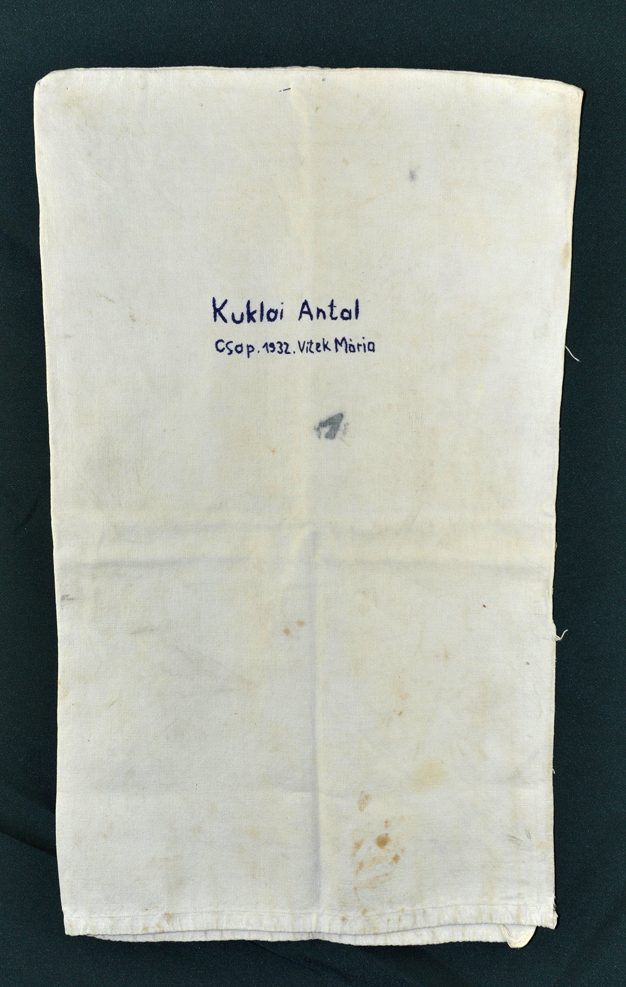 Kuklay Antal börtönzacskója (Számontartva kiállítás CC BY-NC-SA)