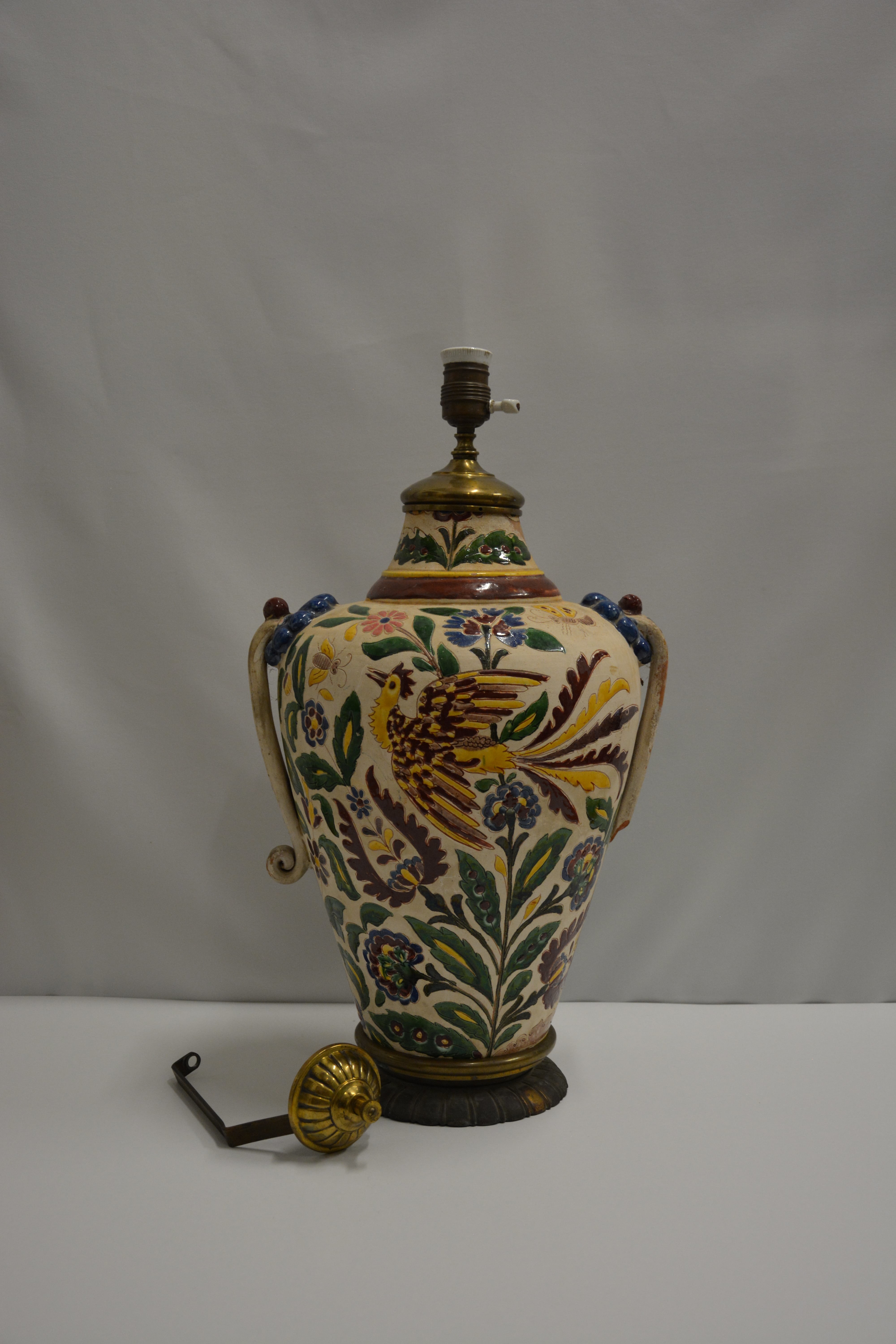 Állólámpa (bozsik váza átalakítva, égőfoglalattal és egy réz lámpatartozékkal) (Kunszentmártoni Helytörténeti Múzeum CC BY-NC-SA)