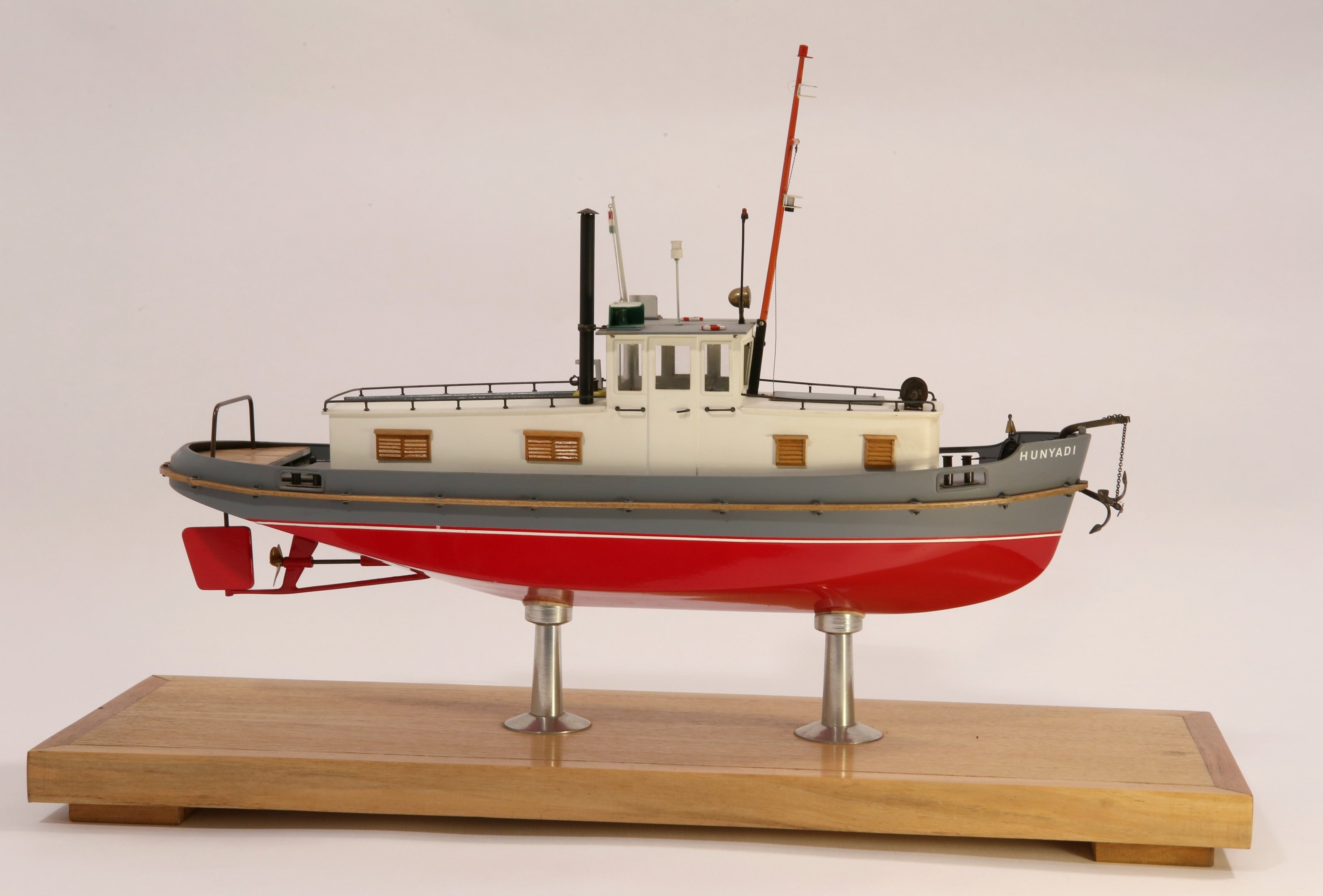 HUNYADI vontatóhajó léptékhelyes modellje (Magyar Környezetvédelmi és Vízügyi Múzeum - Duna Múzeum CC BY-NC-SA)