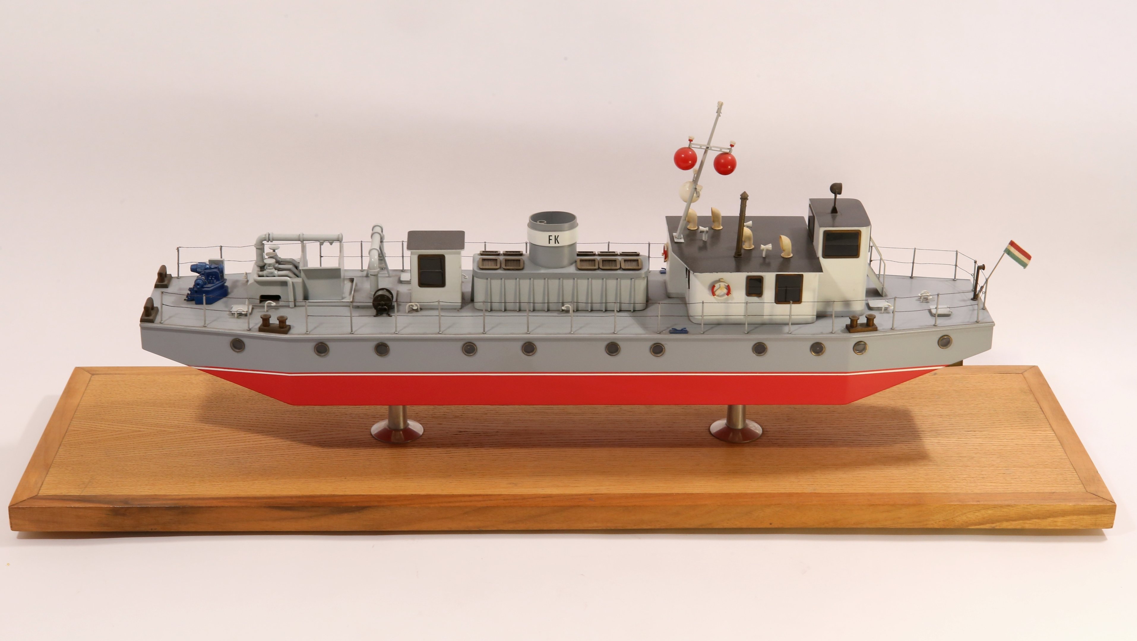 Aggregáthajó méretarányos modellje (Magyar Környezetvédelmi és Vízügyi Múzeum - Duna Múzeum CC BY-NC-SA)
