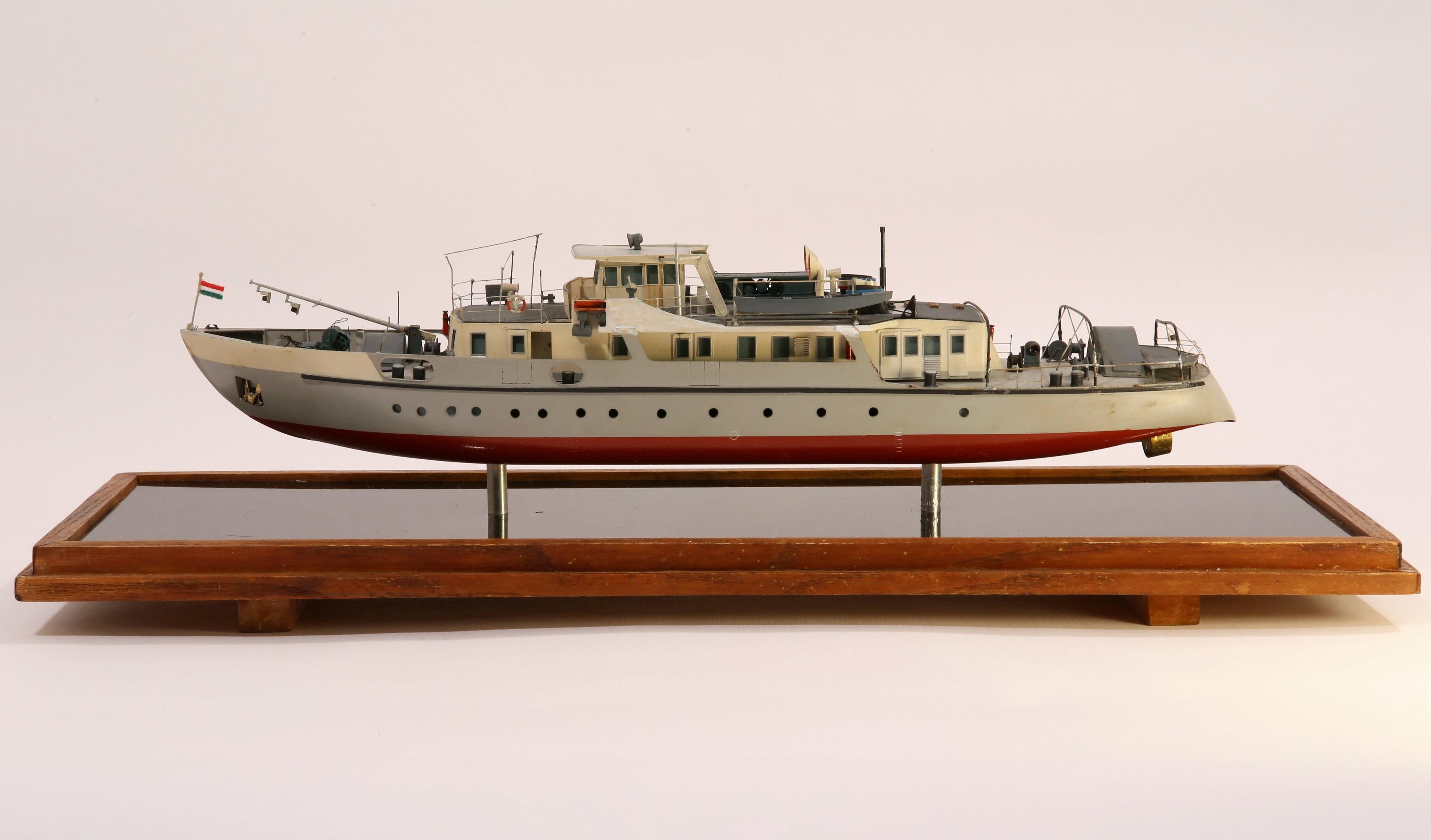 Jégtörő X. hajómodell (Magyar Környezetvédelmi és Vízügyi Múzeum - Duna Múzeum CC BY-NC-SA)