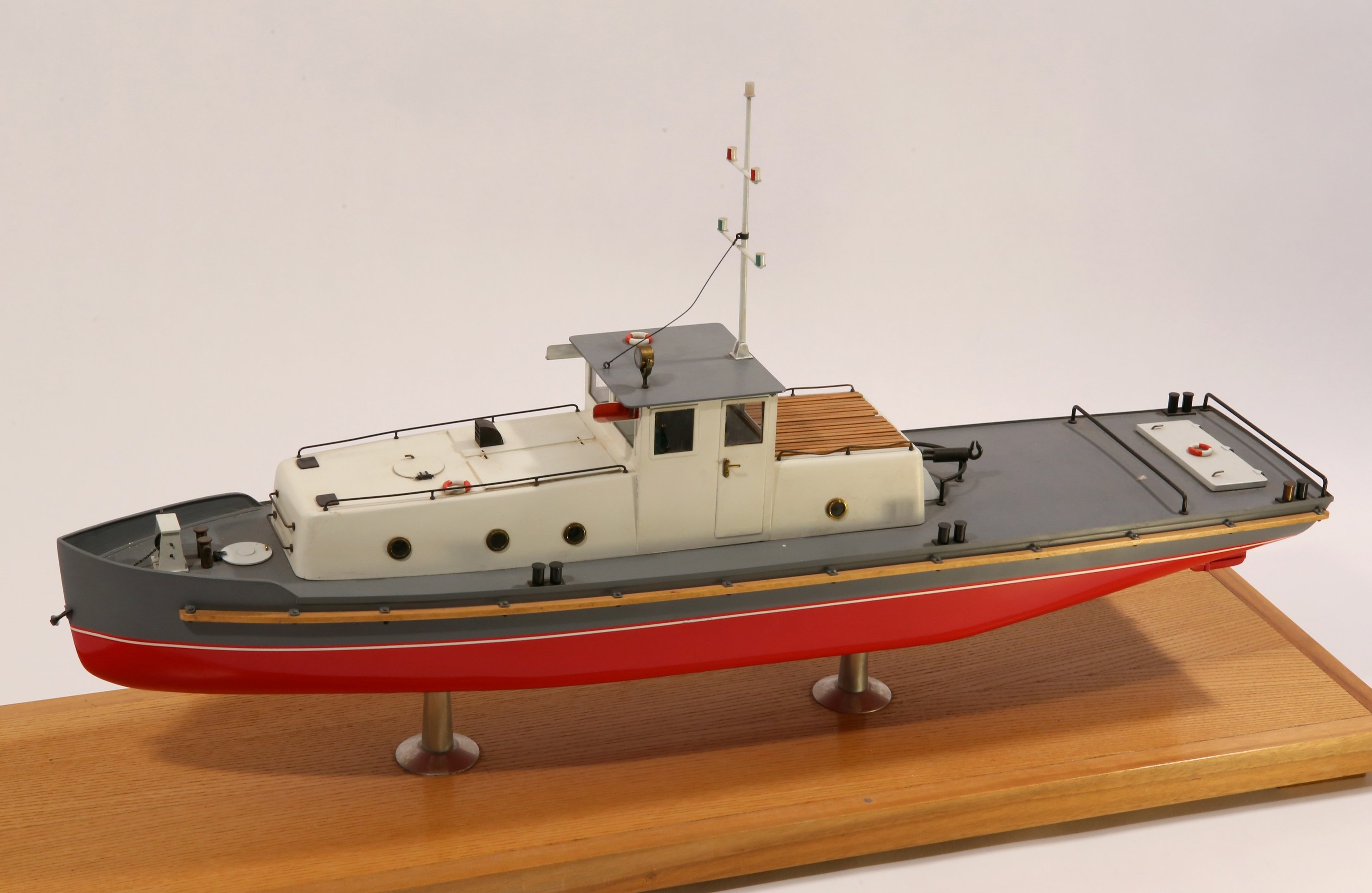 Kétgépes rendezőhajó-modell (Magyar Környezetvédelmi és Vízügyi Múzeum - Duna Múzeum CC BY-NC-SA)